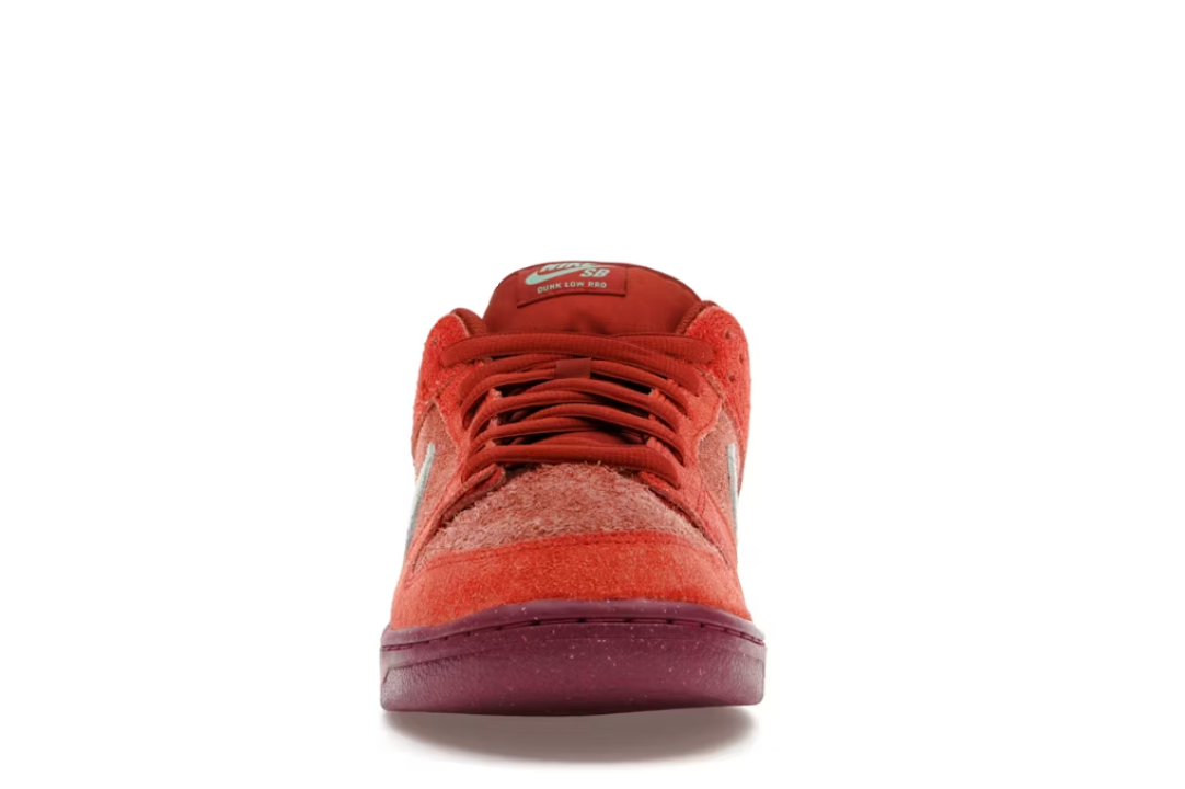Nike SB Dunk Low “Mystic Red Rosewood”