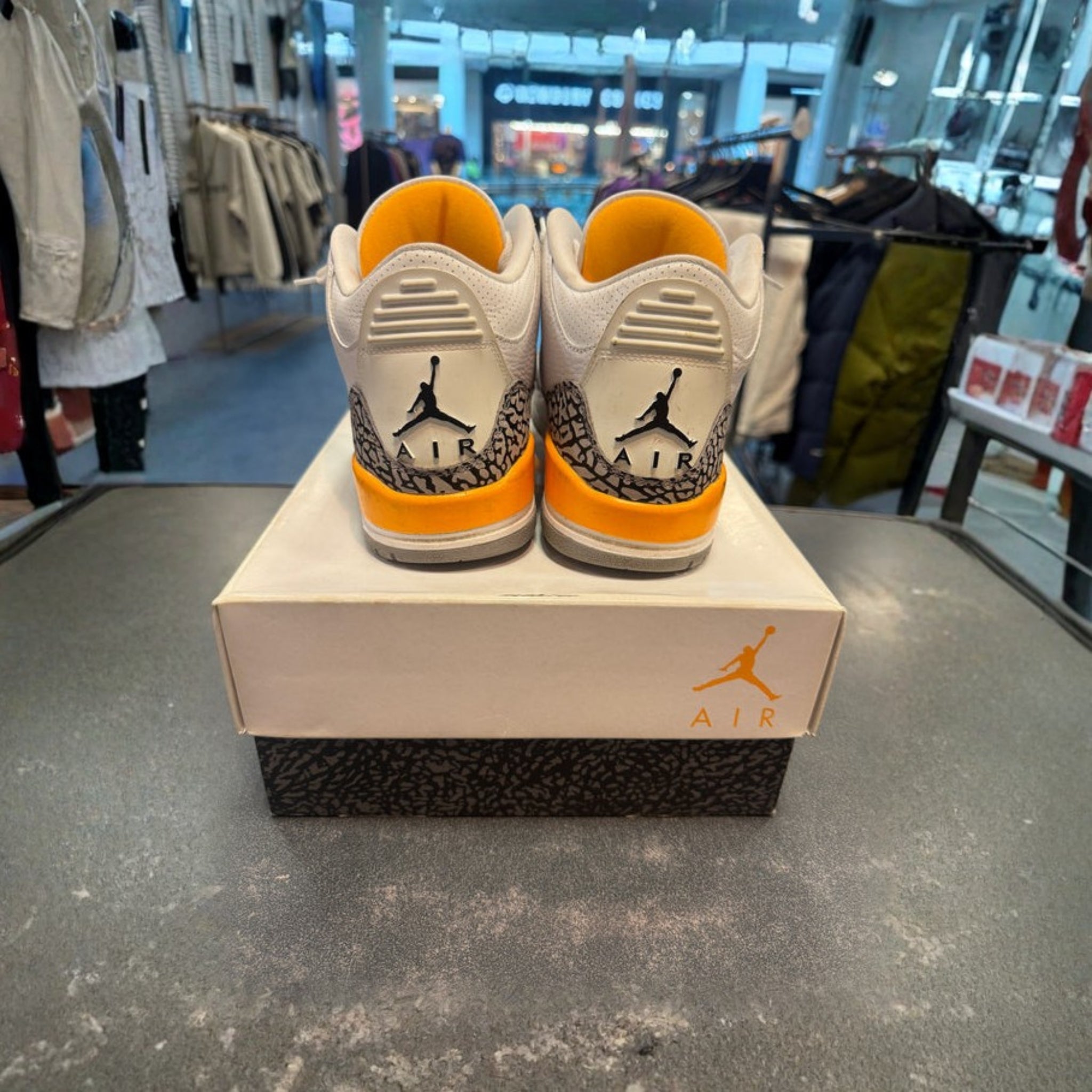 WMNS Jordan 3 "Laser Orange" (2020) Size 8.5W Preowned