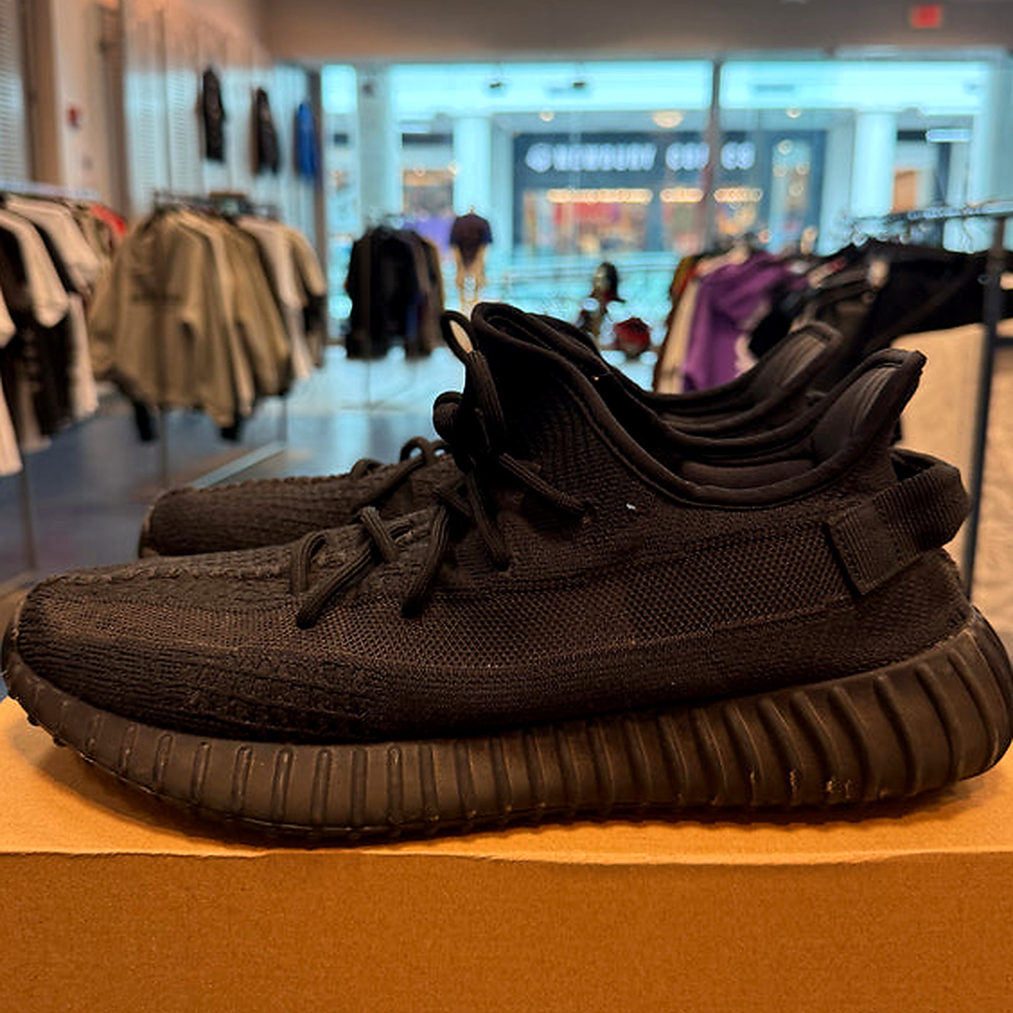 Yeezy Boost 350 "Onyx" Size 13 Preowned