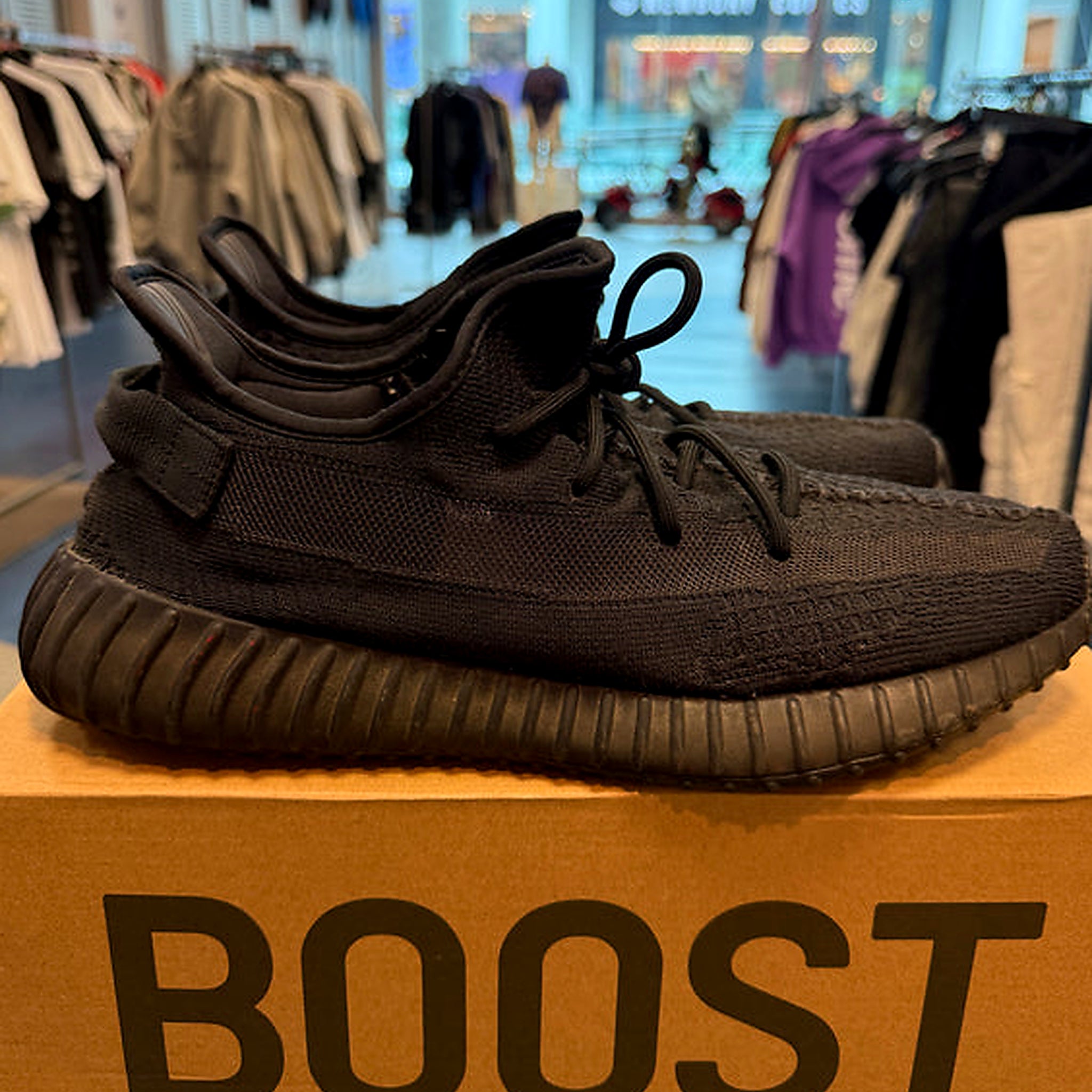 Yeezy Boost 350 "Onyx" Size 13 Preowned