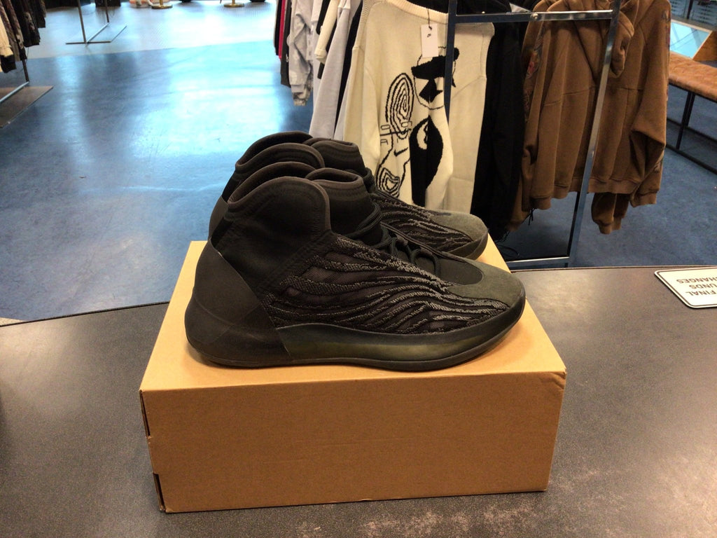 Adidas Yeezy QNTM “Onyx” preowned size 8.5M - Hype World