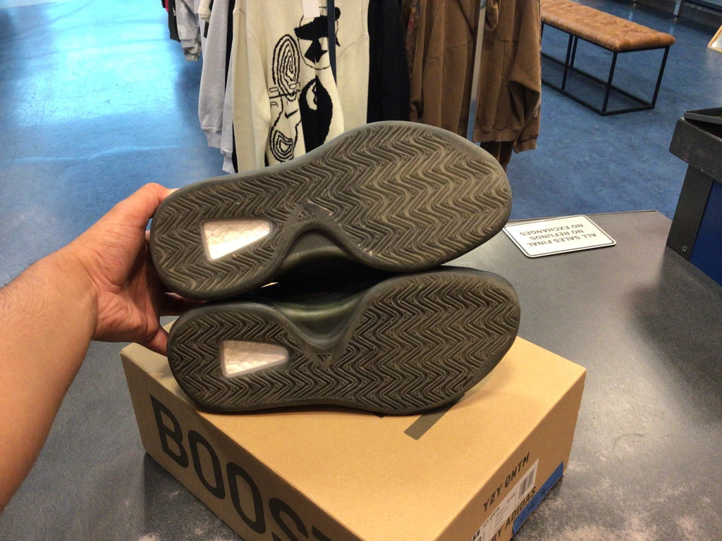 Adidas Yeezy QNTM “Onyx” preowned size 8.5M - Hype World