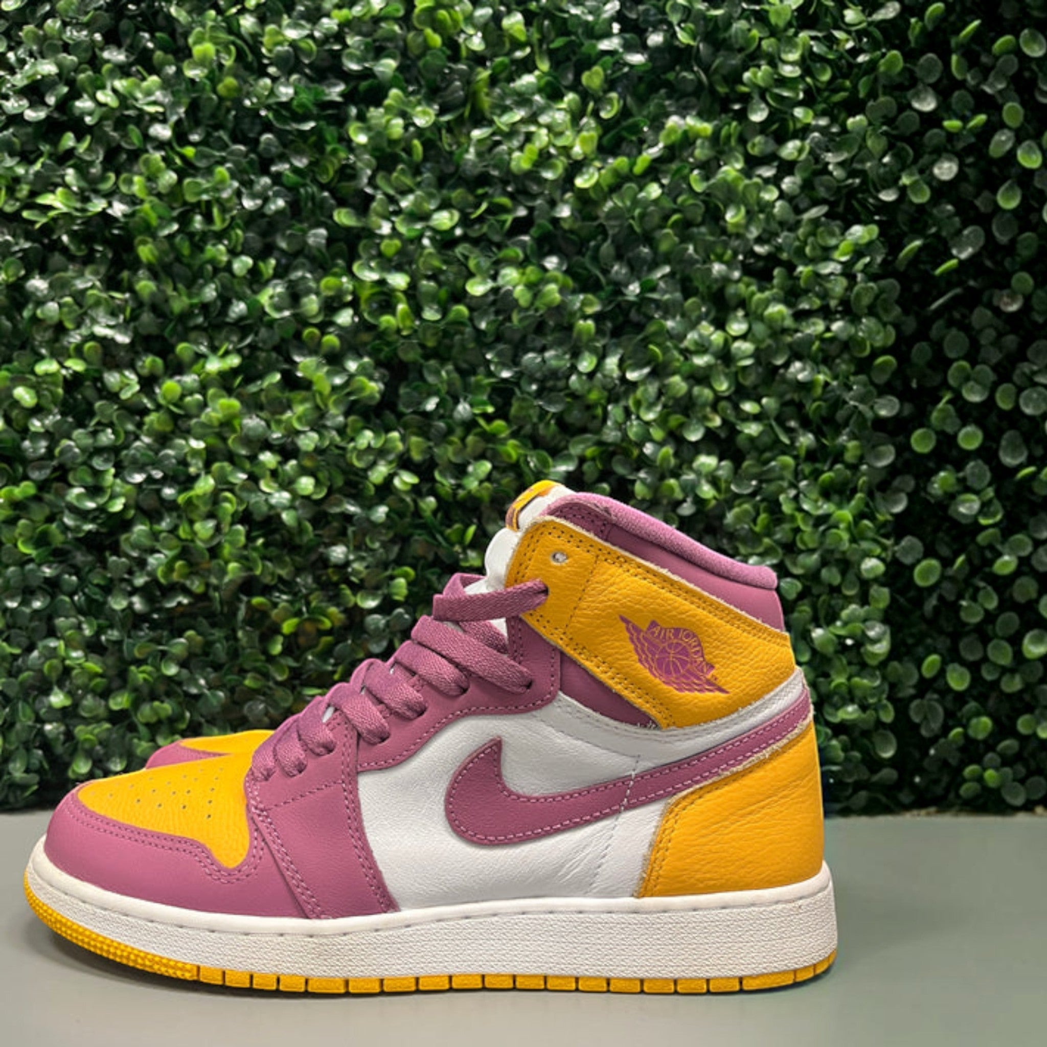 Air Jordan 1 High "BrotherHood" Size 7Y / 8.5 Preowned 1/2 - Hype World