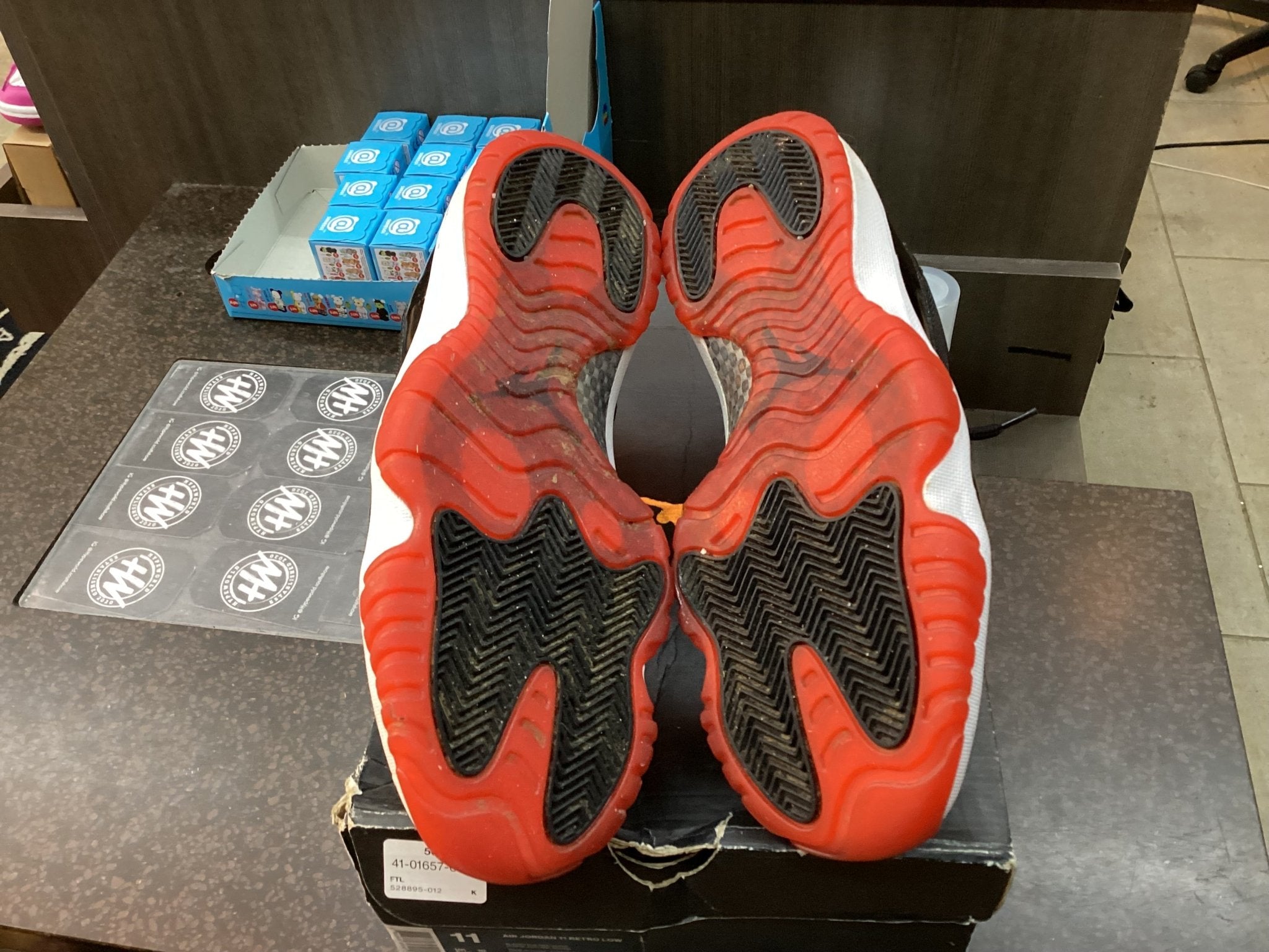 Air Jordan 11 Low "Bred" Preowned - Hype World
