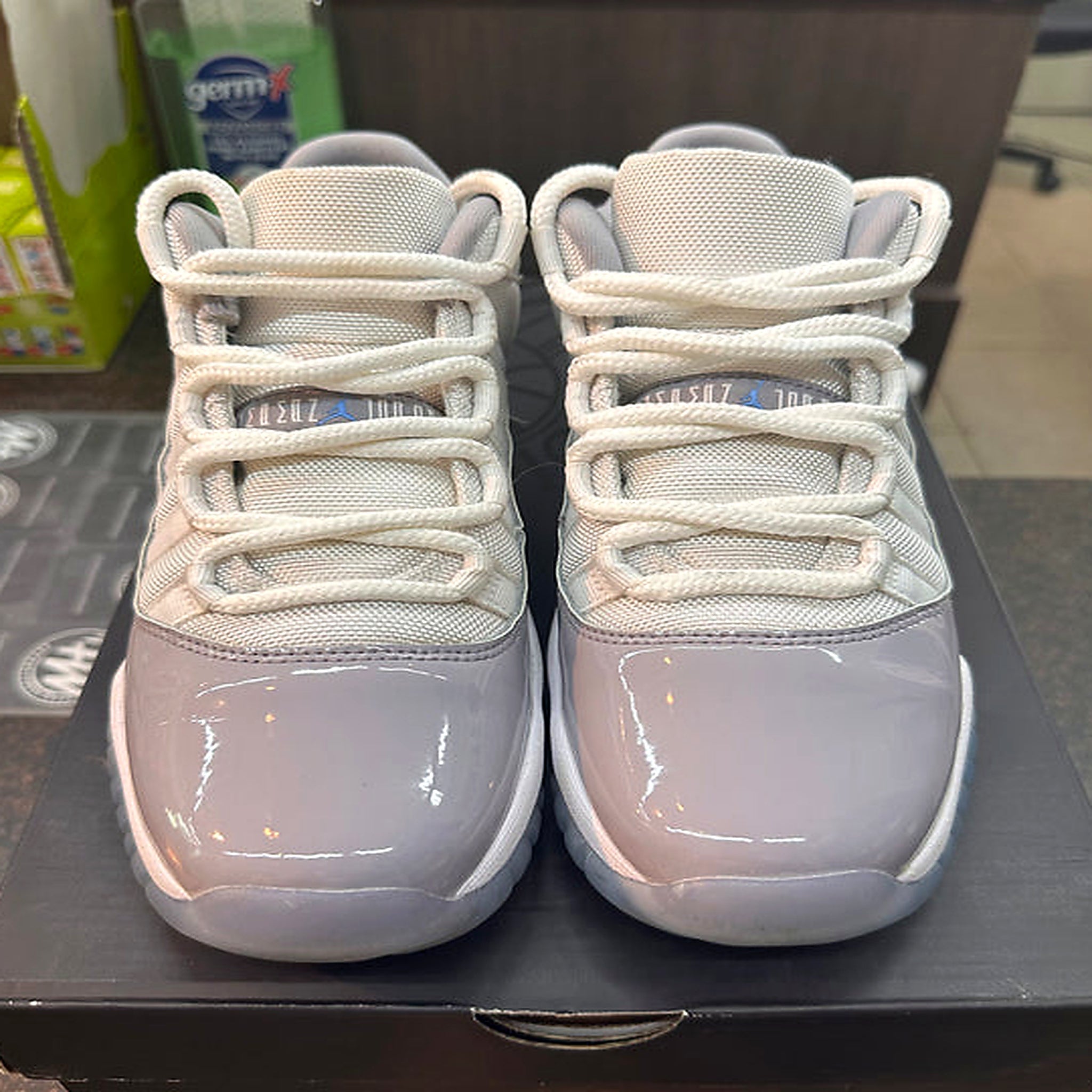 Air Jordan 11 Low "Cement Grey" Preowned No Box - Hype World
