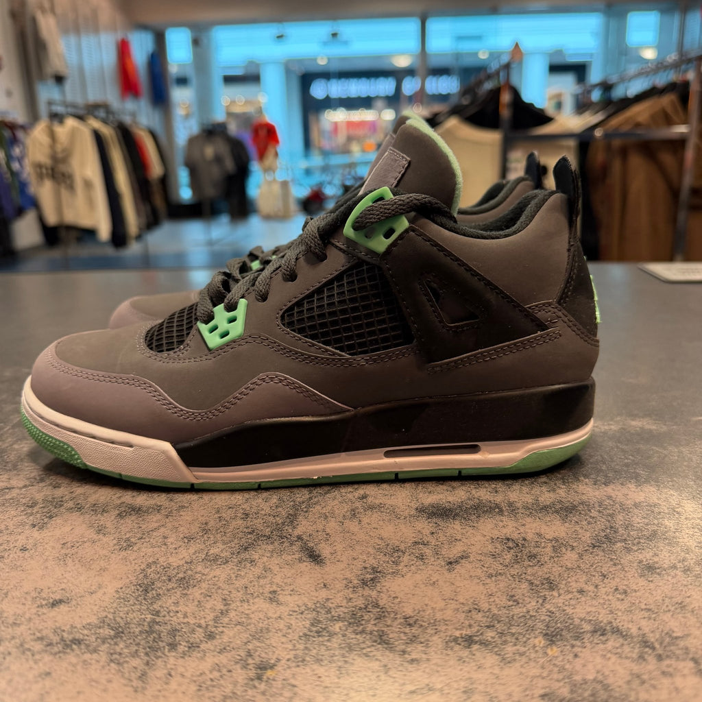 Air Jordan 4 Retro (GS) "Green Glow" Size 6Y Preowned - Hype World