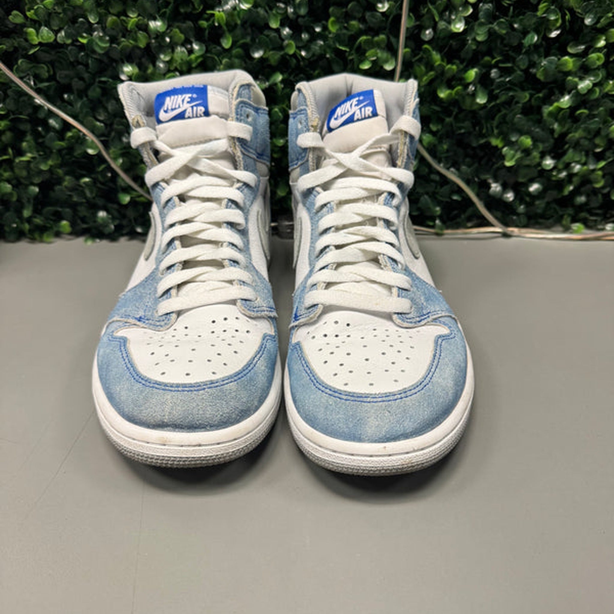 Jordan 1 " Hyper Royal" Size 10 Preowned