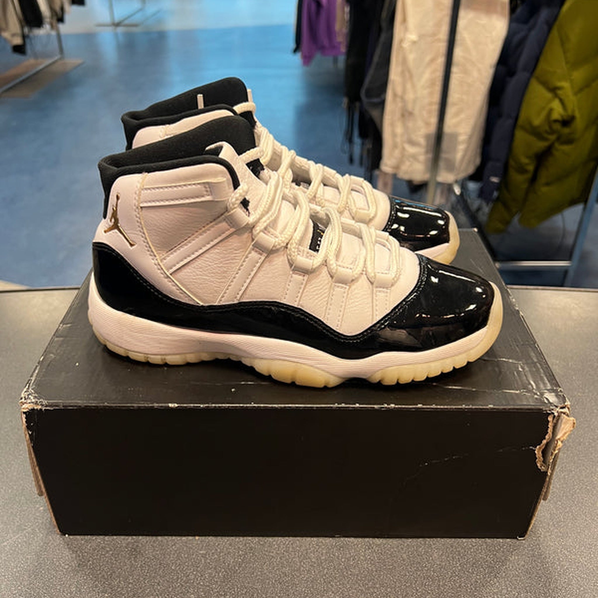 Jordan 11 retro "DMP Gratitude" size 5.5y Preowned Rep Box