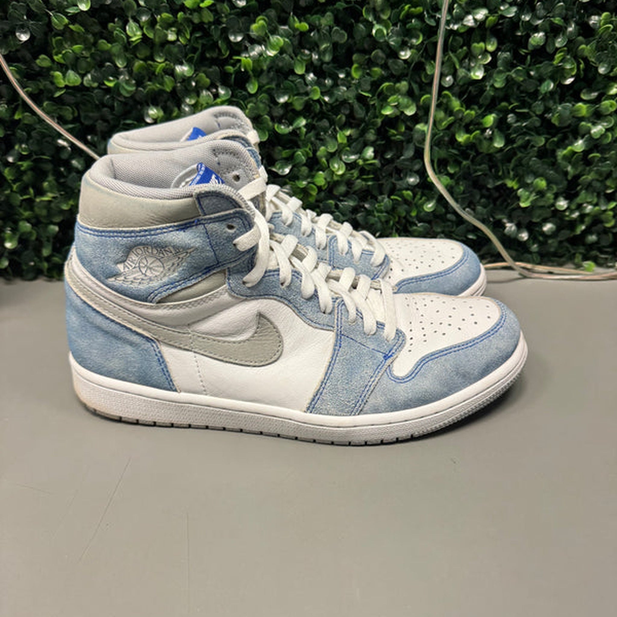 Jordan 1 " Hyper Royal" Size 10 Preowned