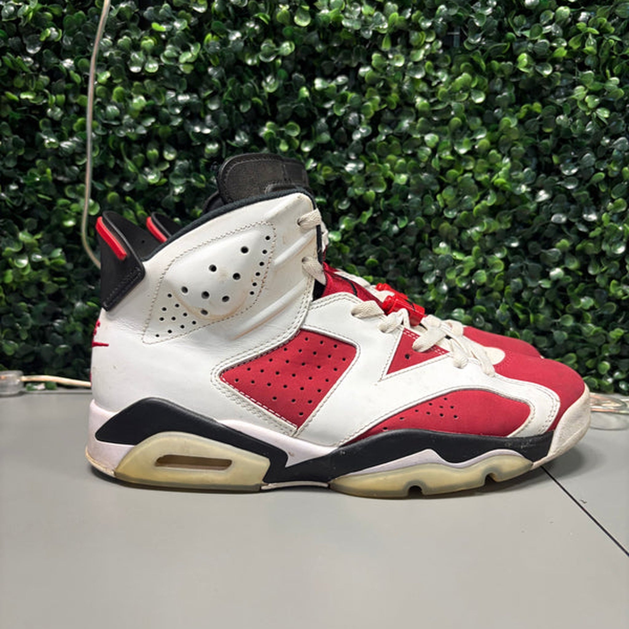 Jordan 6 Retro "Carmine" Size 9 Preowned