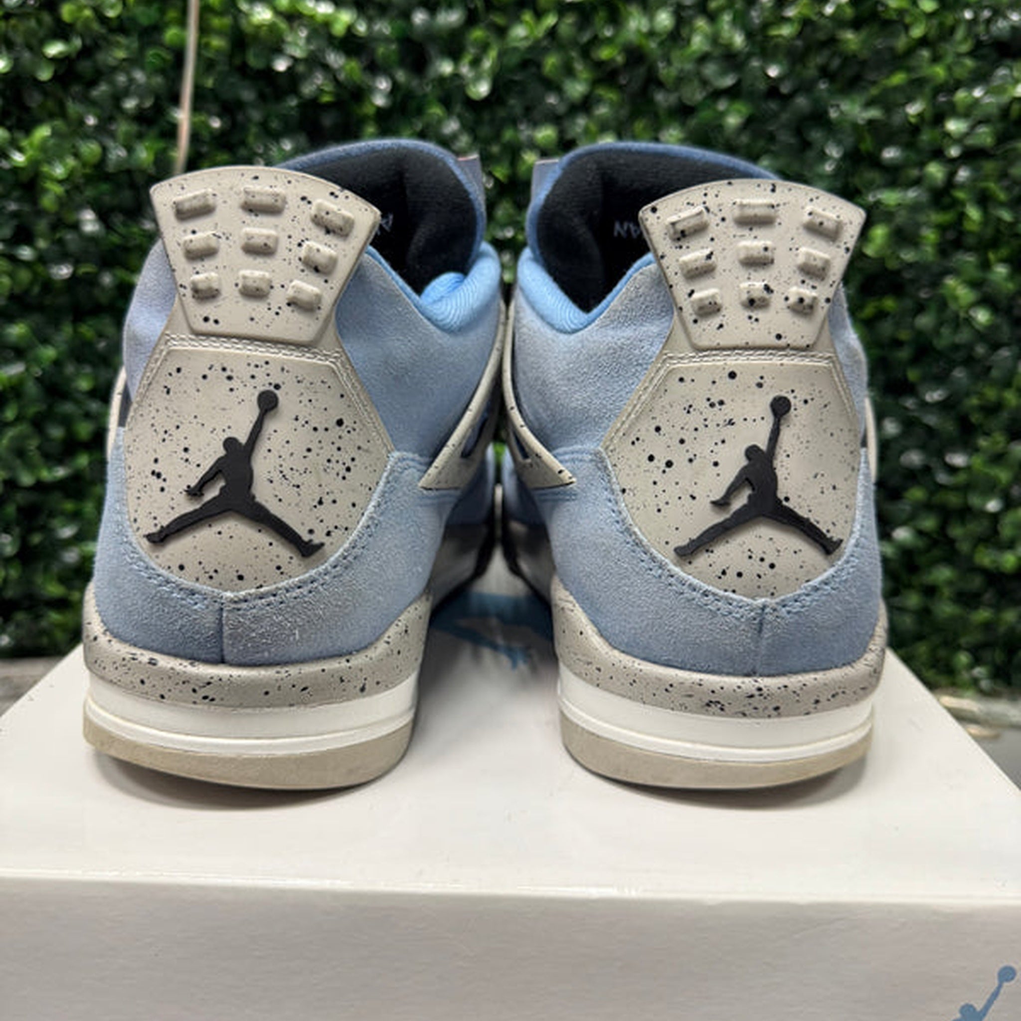 Jordan 4 "University Blue" Size 11 Preowned