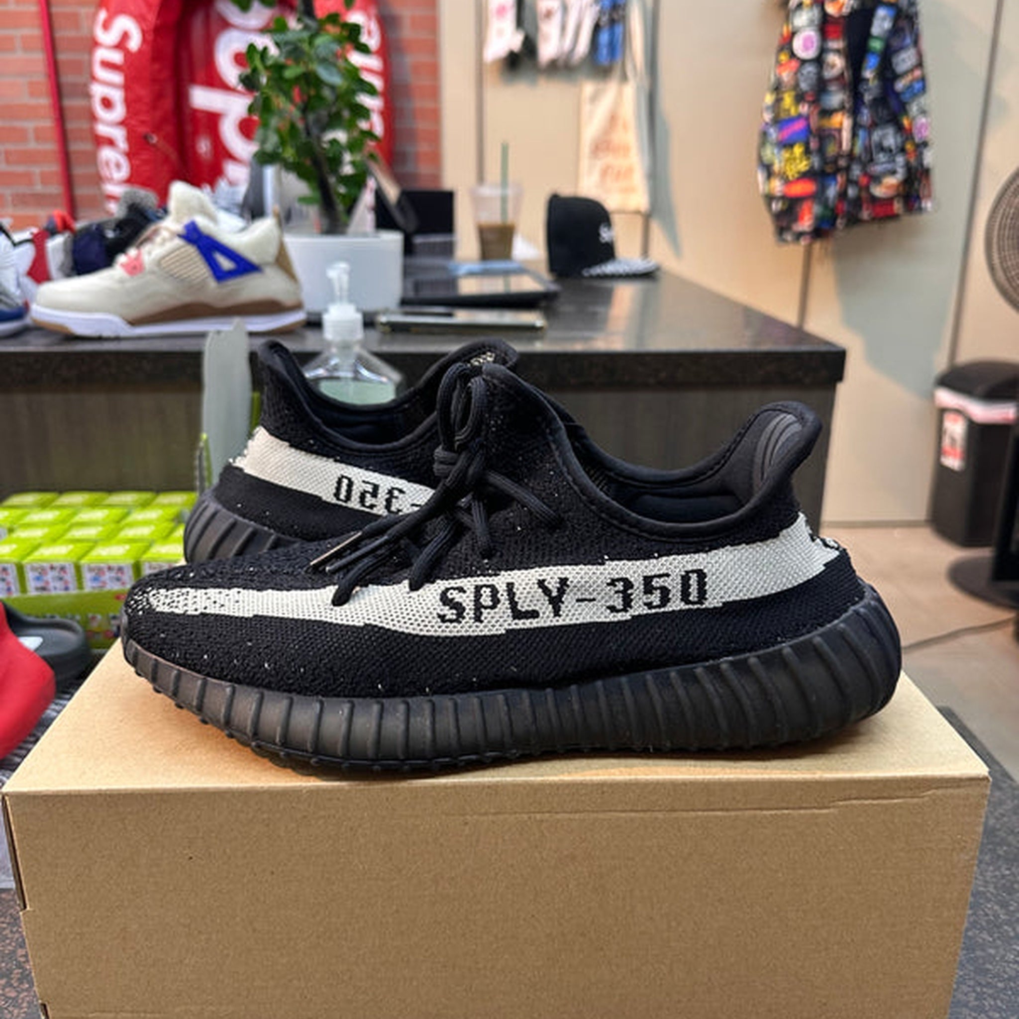 Yeezy 350 "Oreo" Preowned