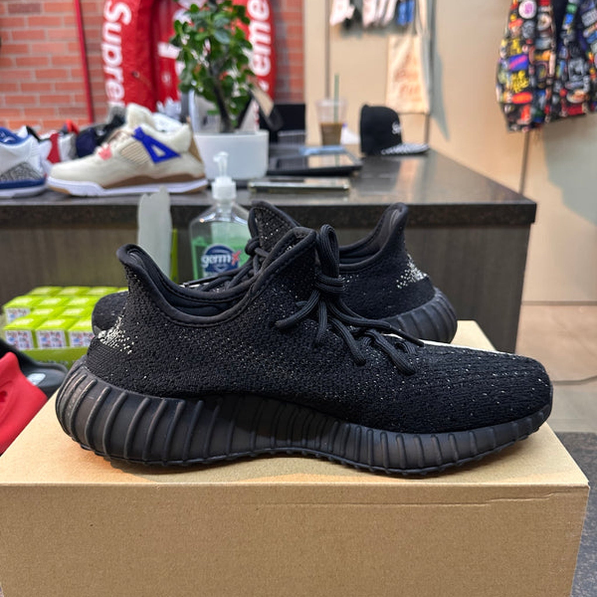 Yeezy 350 "Oreo" Preowned