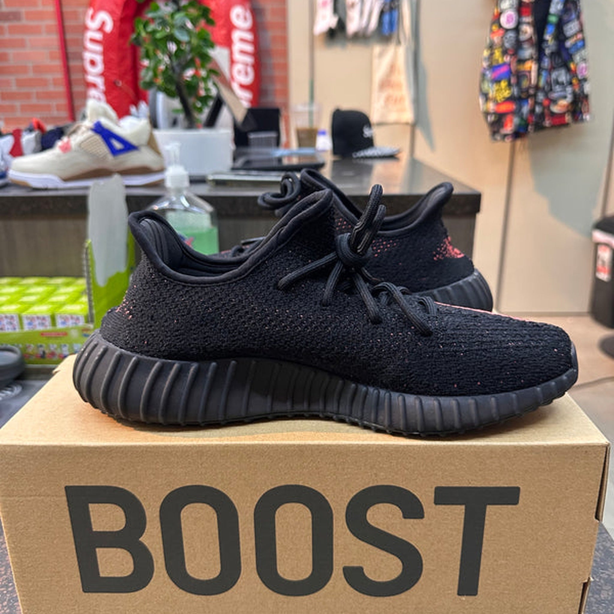 Yeezy 350 "Core Black and Red" Preowned