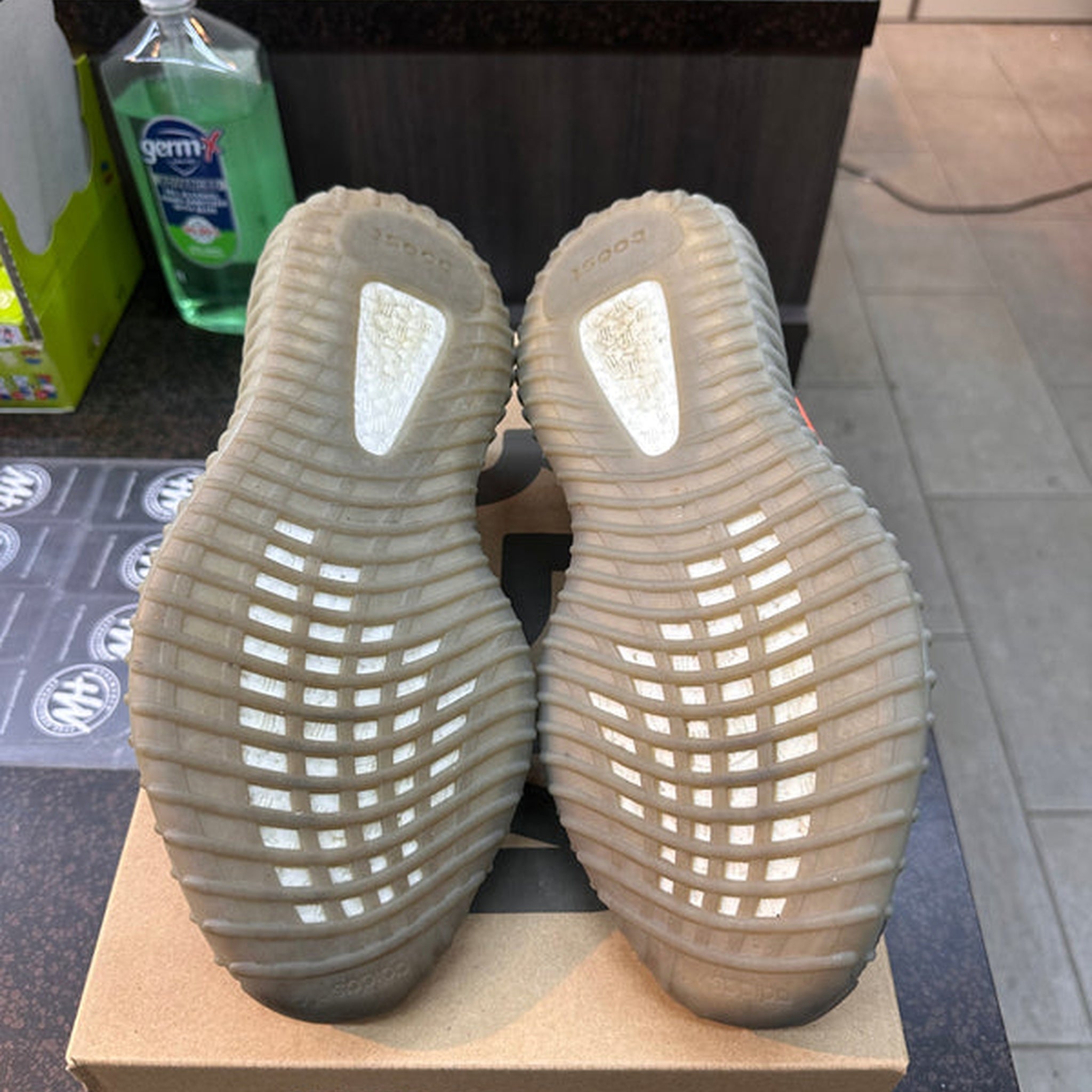 Yeezy 350 "Beluga" Preowned