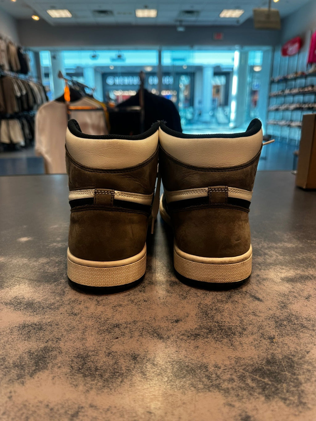 Jordan 1 " Dark Mocha" Size 10.5 Preowned - Hype World