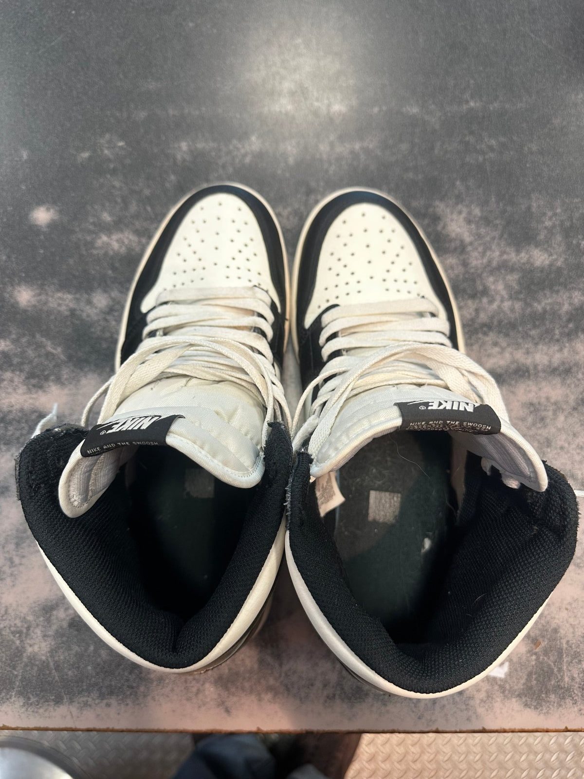 Jordan 1 " Dark Mocha" Size 10.5 Preowned - Hype World