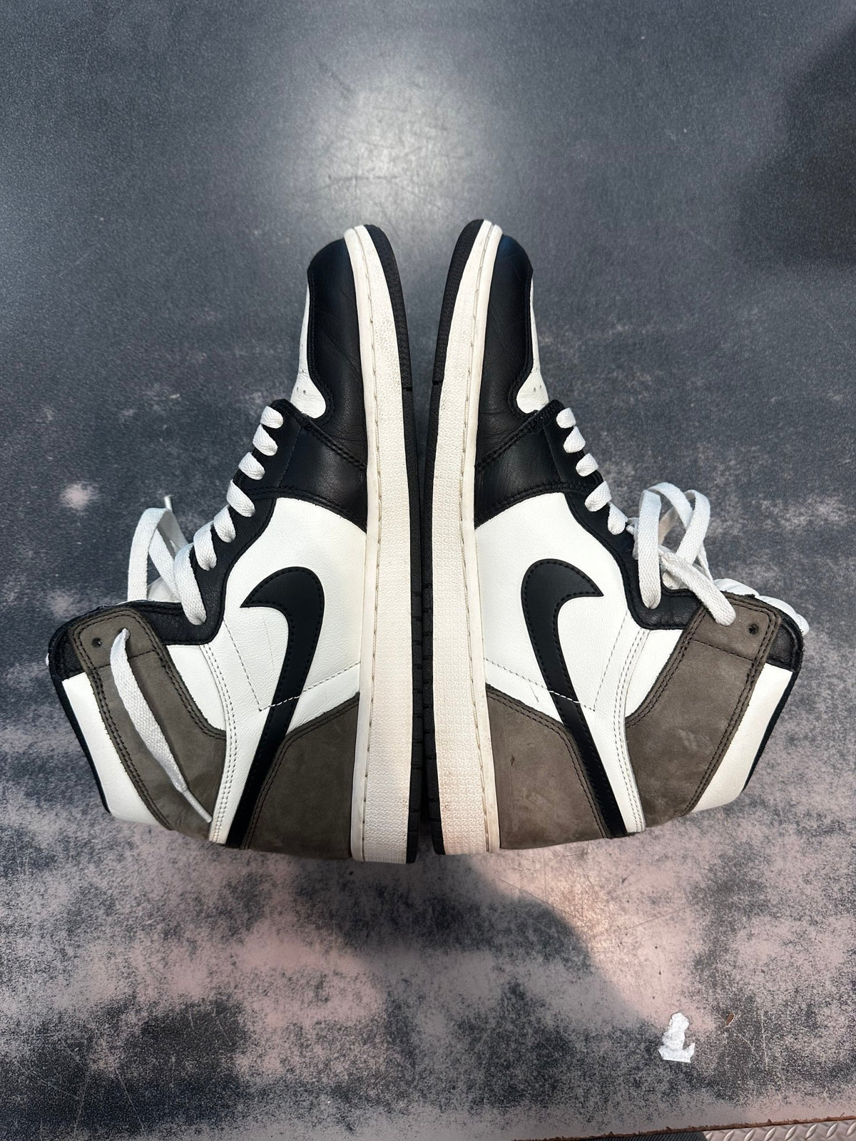 Jordan 1 " Dark Mocha" Size 10.5 Preowned - Hype World