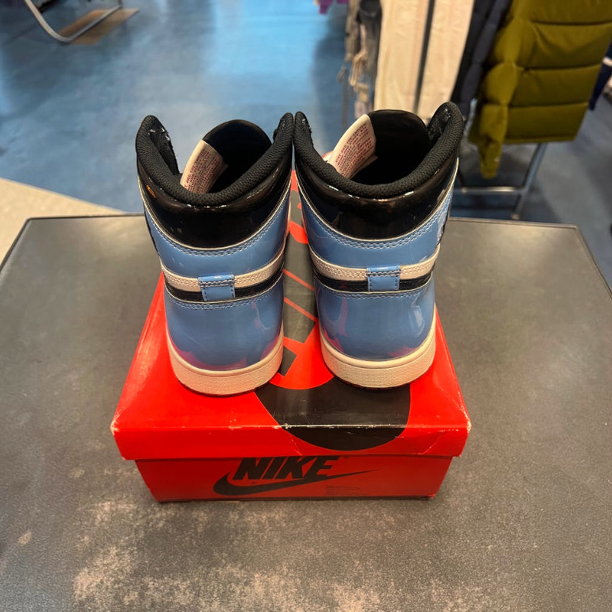 Jordan 1 "Fearless UNC Chicago" Size 8M Preowned - Hype World