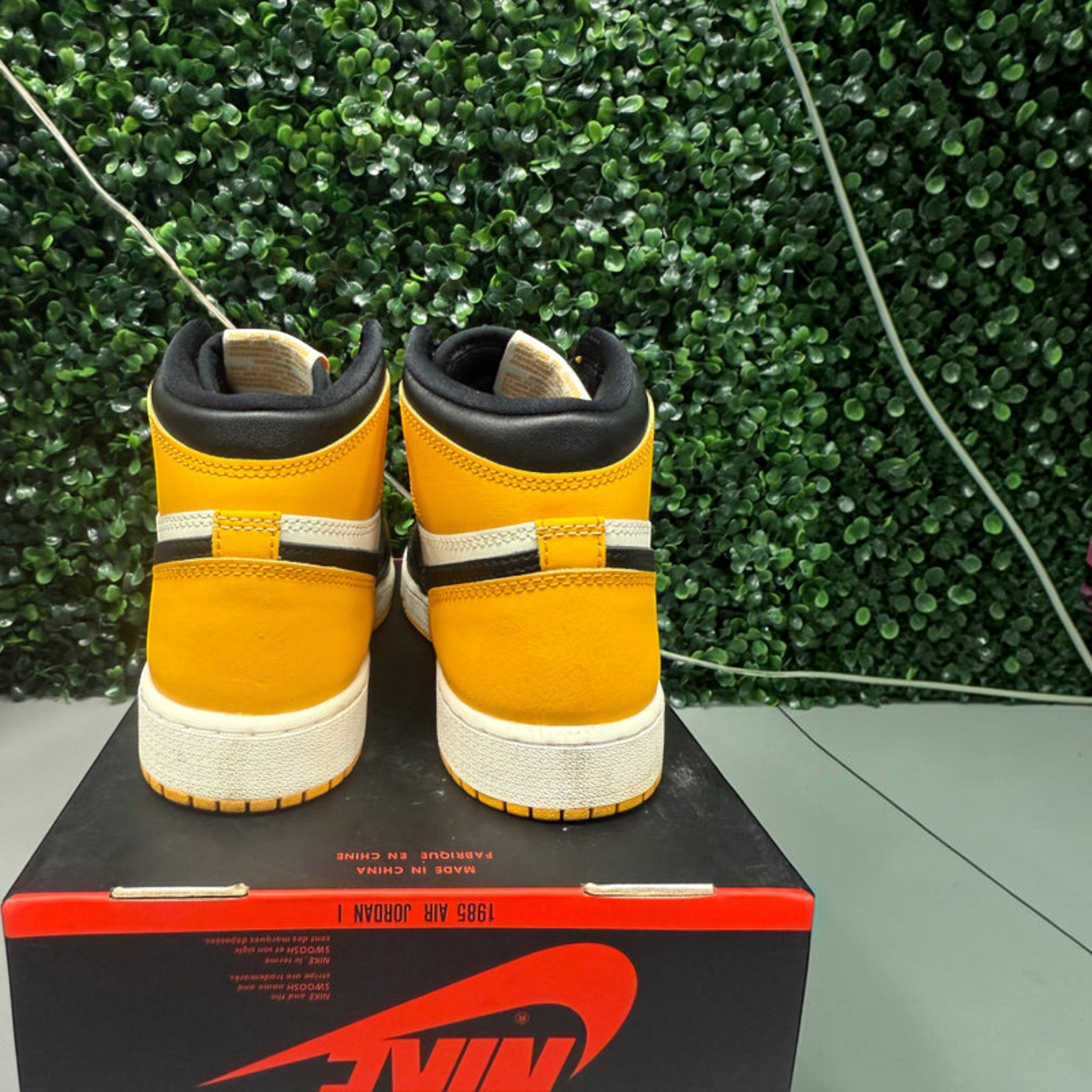 Jordan 1 High "Taxi" Size 5.5Y Preowned - Hype World