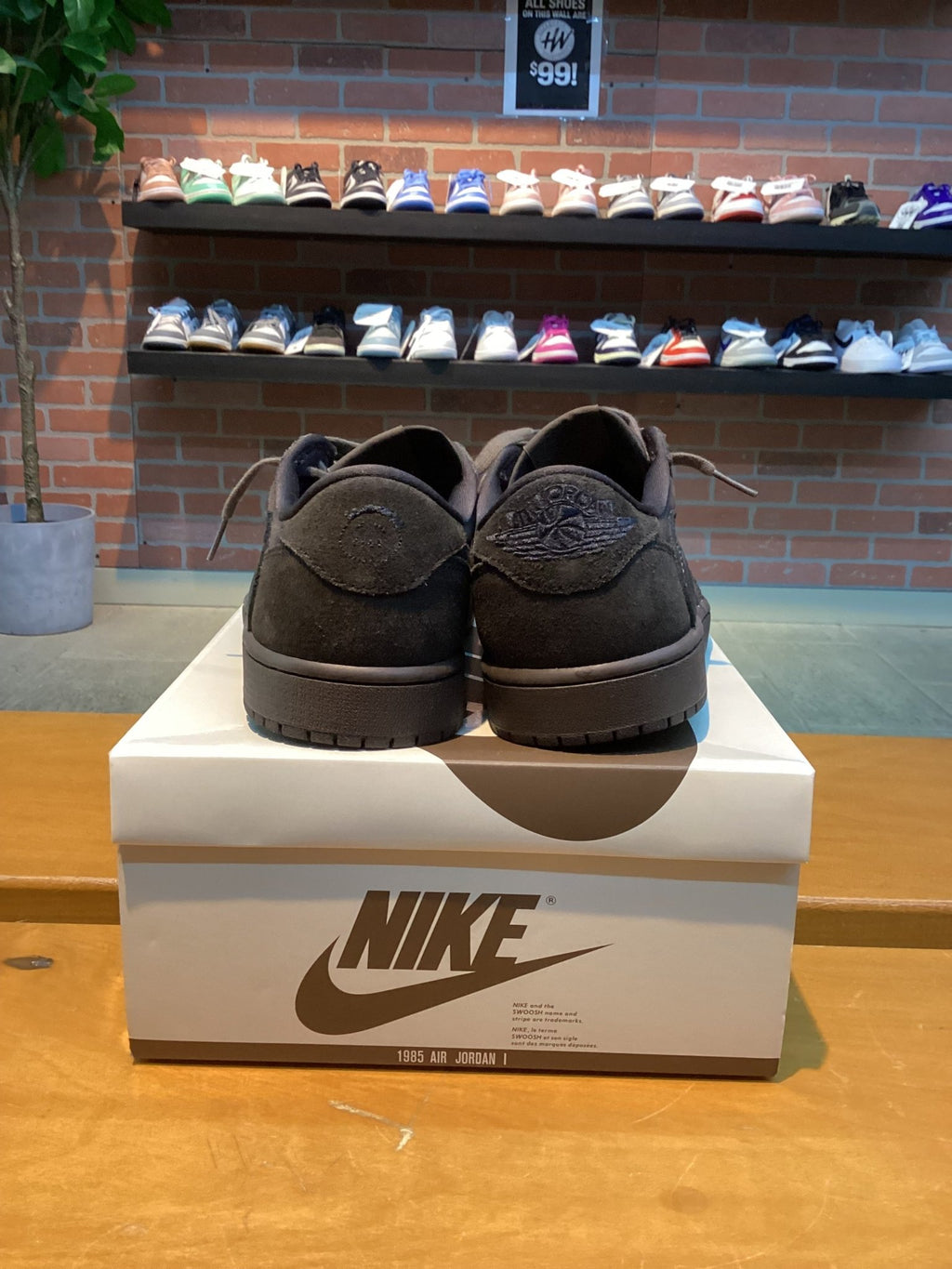 Jordan 1 Low TS “Velvet Brown” Size 10.5 Preowned - Hype World