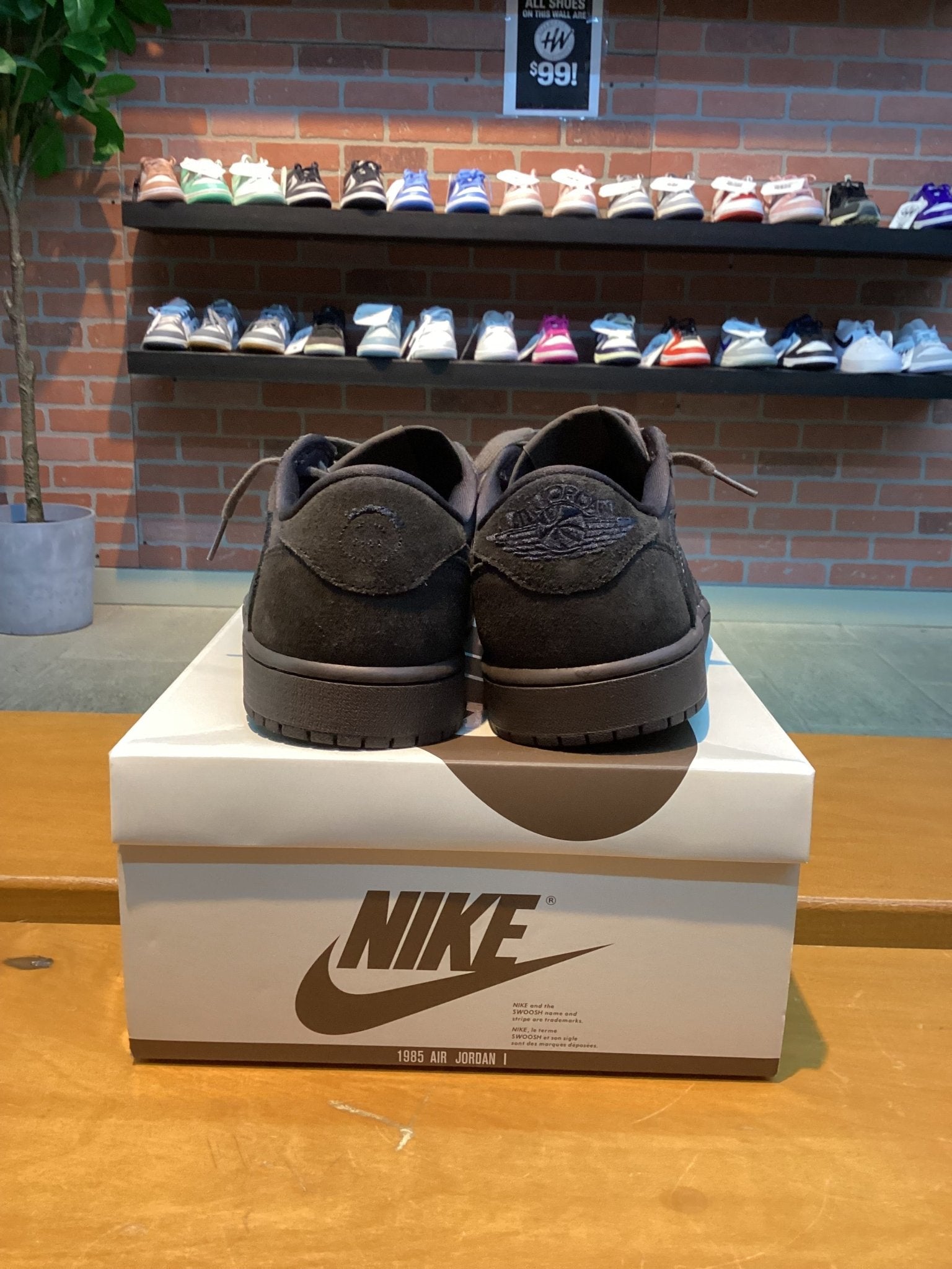 Jordan 1 Low TS “Velvet Brown” Size 10.5 Preowned - Hype World