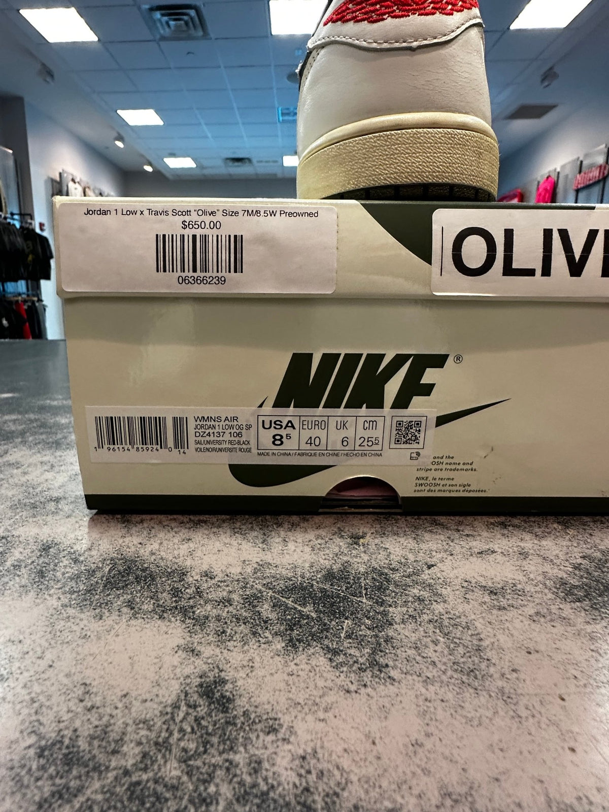 Jordan 1 Low x Travis Scott “Olive” Size 7M/8.5W Preowned - Hype World