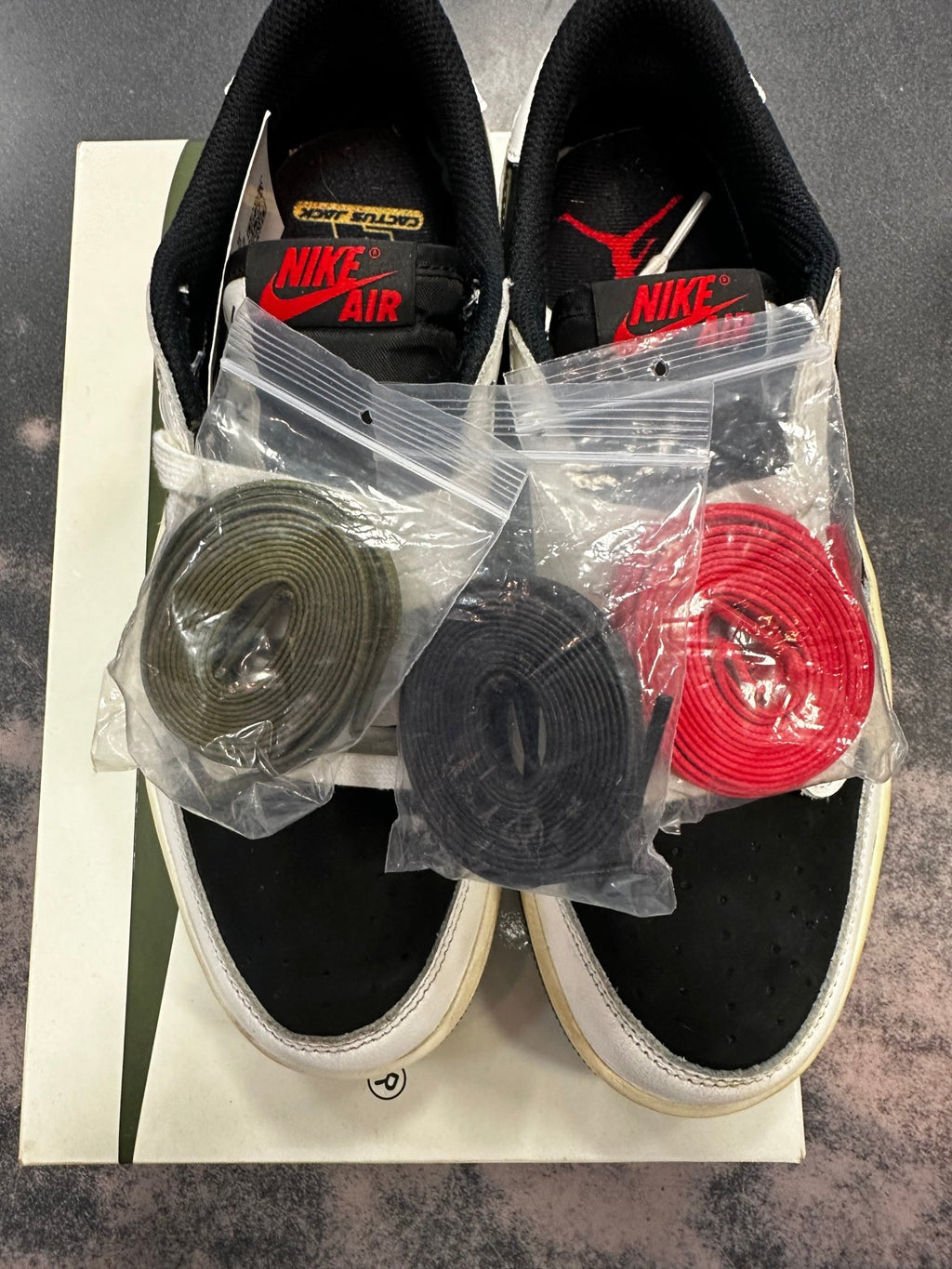 Jordan 1 Low x Travis Scott “Olive” Size 7M/8.5W Preowned - Hype World