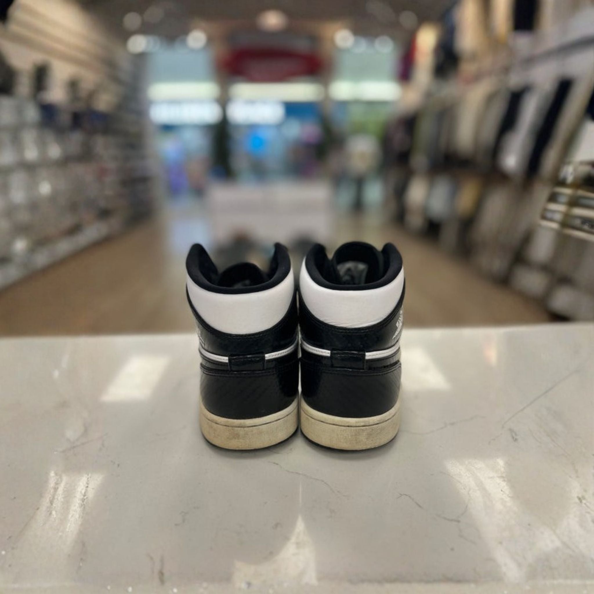 Jordan 1 Mid “Carbon Fiber” Size 10M Preowned No Box - Hype World