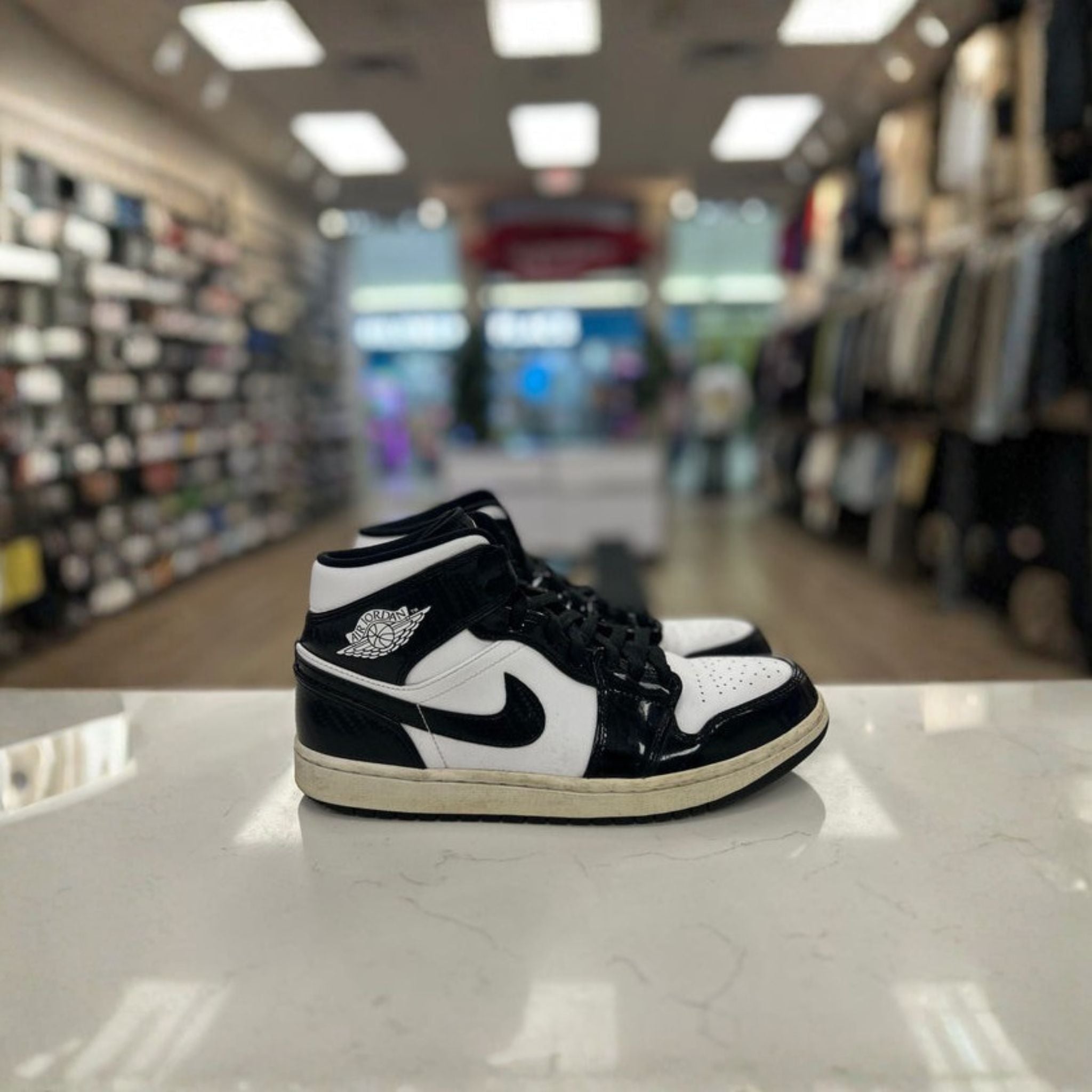 Jordan 1 Mid “Carbon Fiber” Size 10M Preowned No Box - Hype World