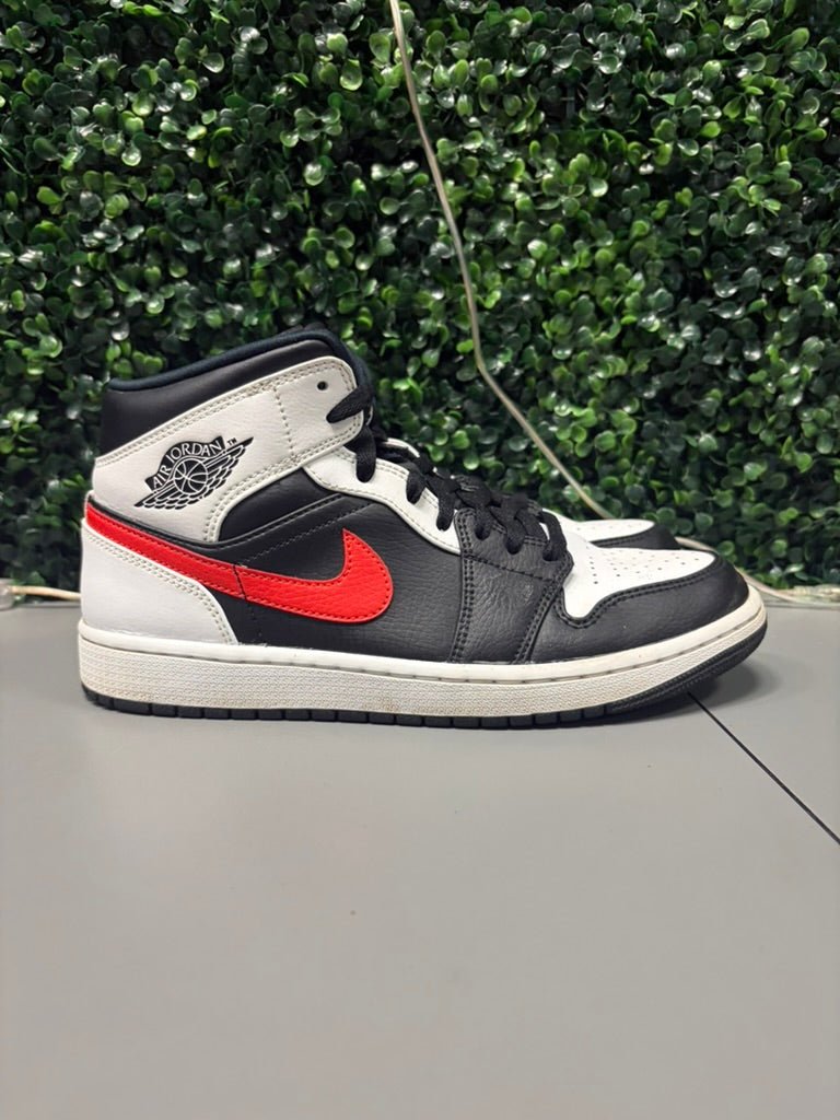 Jordan 1 Mid "Chile" Size 9.5 Preowned - Hype World