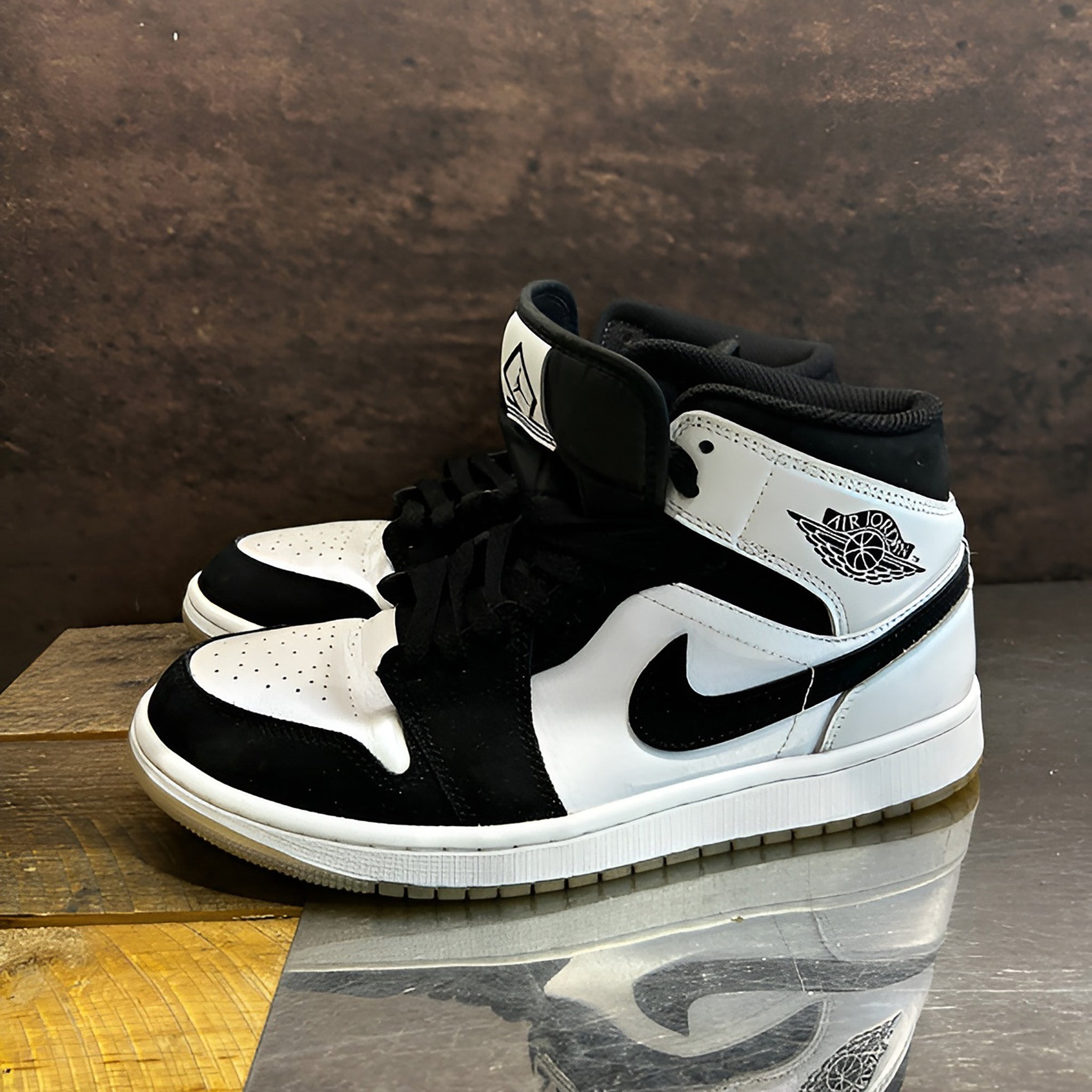 Jordan 1 Mid "Diamond Shorts" Size 7.5 Preowned - Hype World