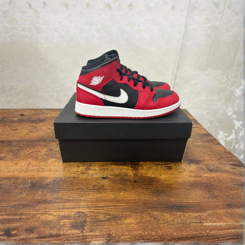 Jordan 1 Mid “Gym Red Black White” Size 7Y Preowned - Hype World