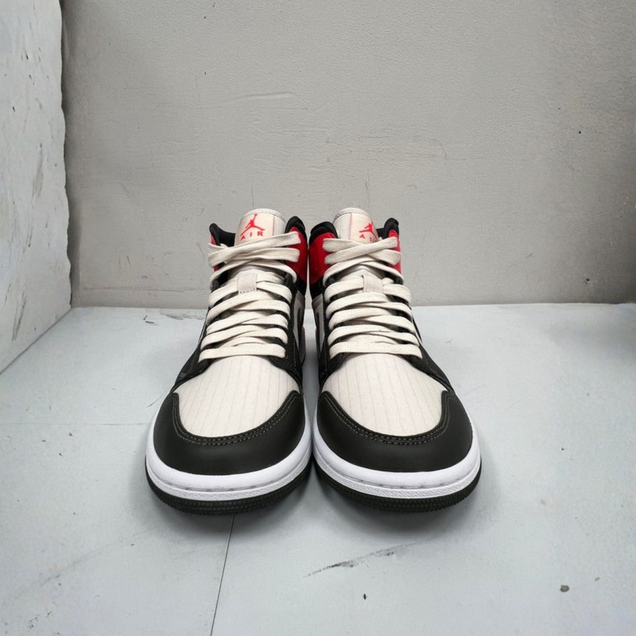 Jordan 1 Mid “Orewood Brown” Size 7.5W/6M Preowned - Hype World