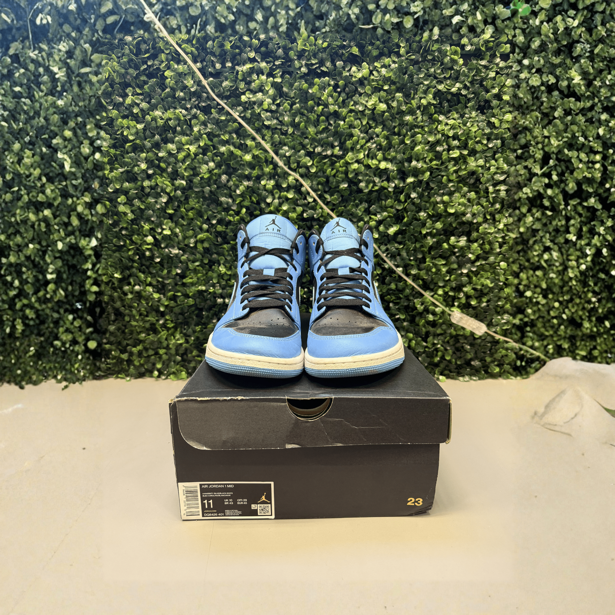 Jordan 1 Mid "University Blue Black" Size 11 Preowned - Hype World