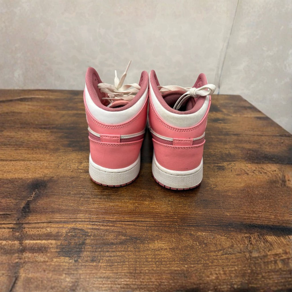 Jordan 1 Mid “Valentines Day” Size 7Y Preowned No Box - Hype World