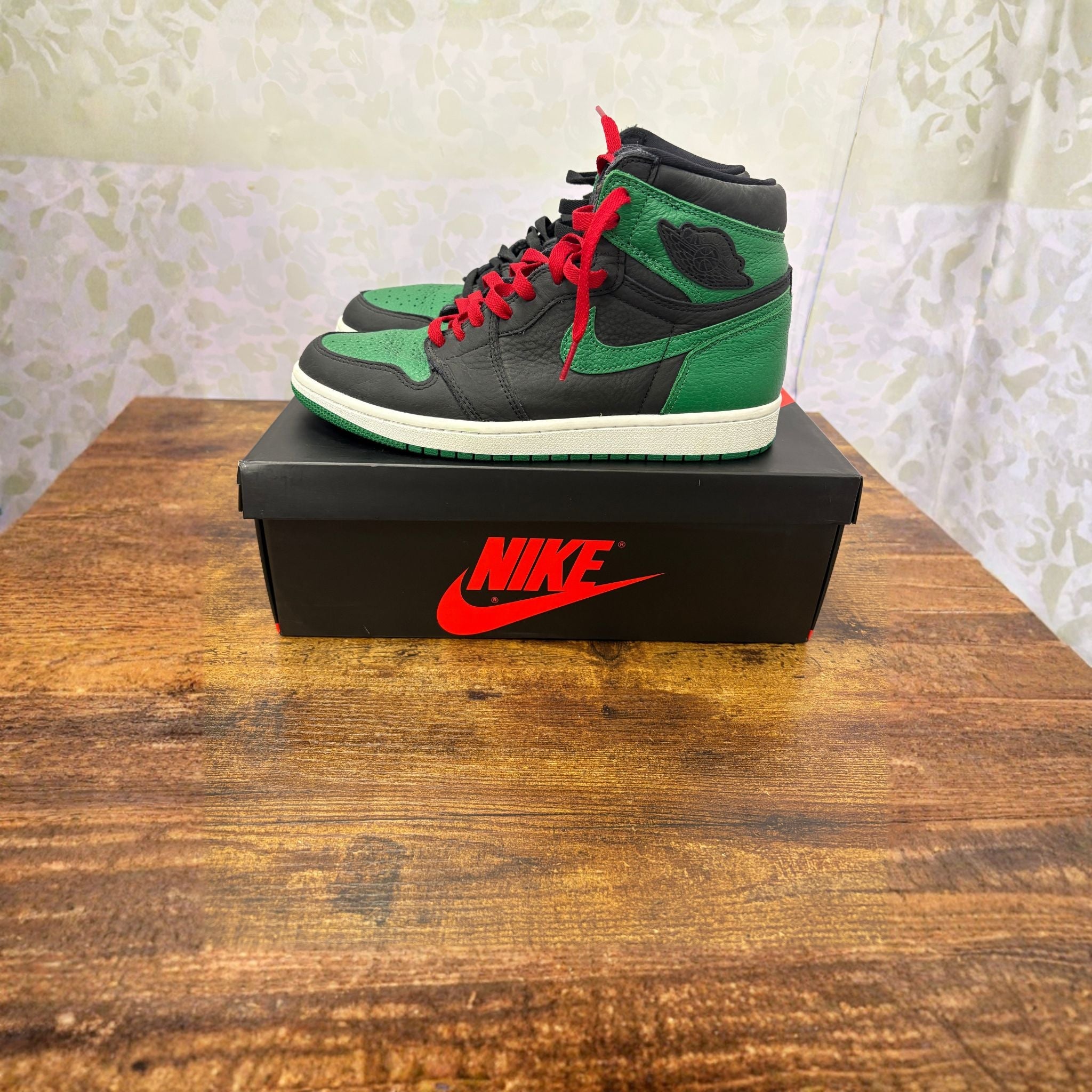Jordan 1 “Pine Green Black” Size 8.5 Preowned - Hype World