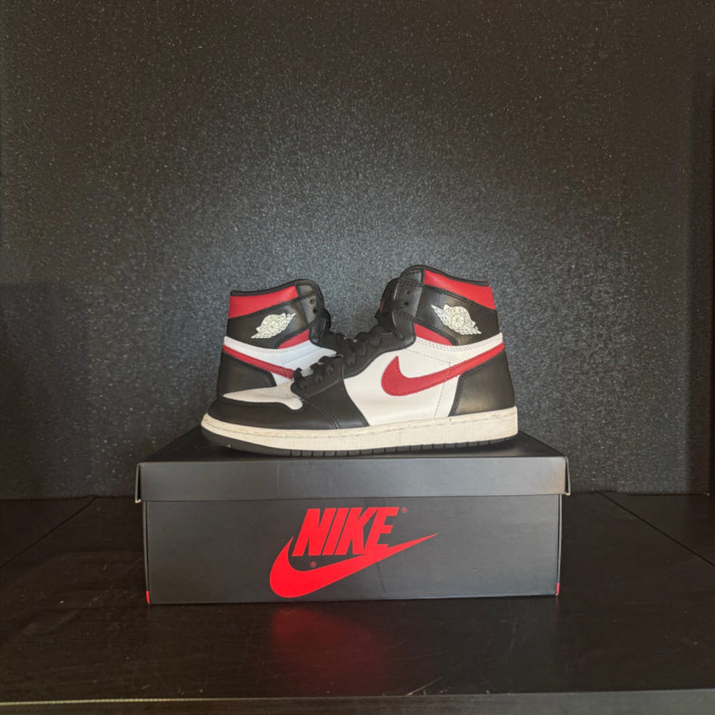 Jordan 1 Retro High 'Black Gym Red' Size 10.5 Preowned with box - Hype World
