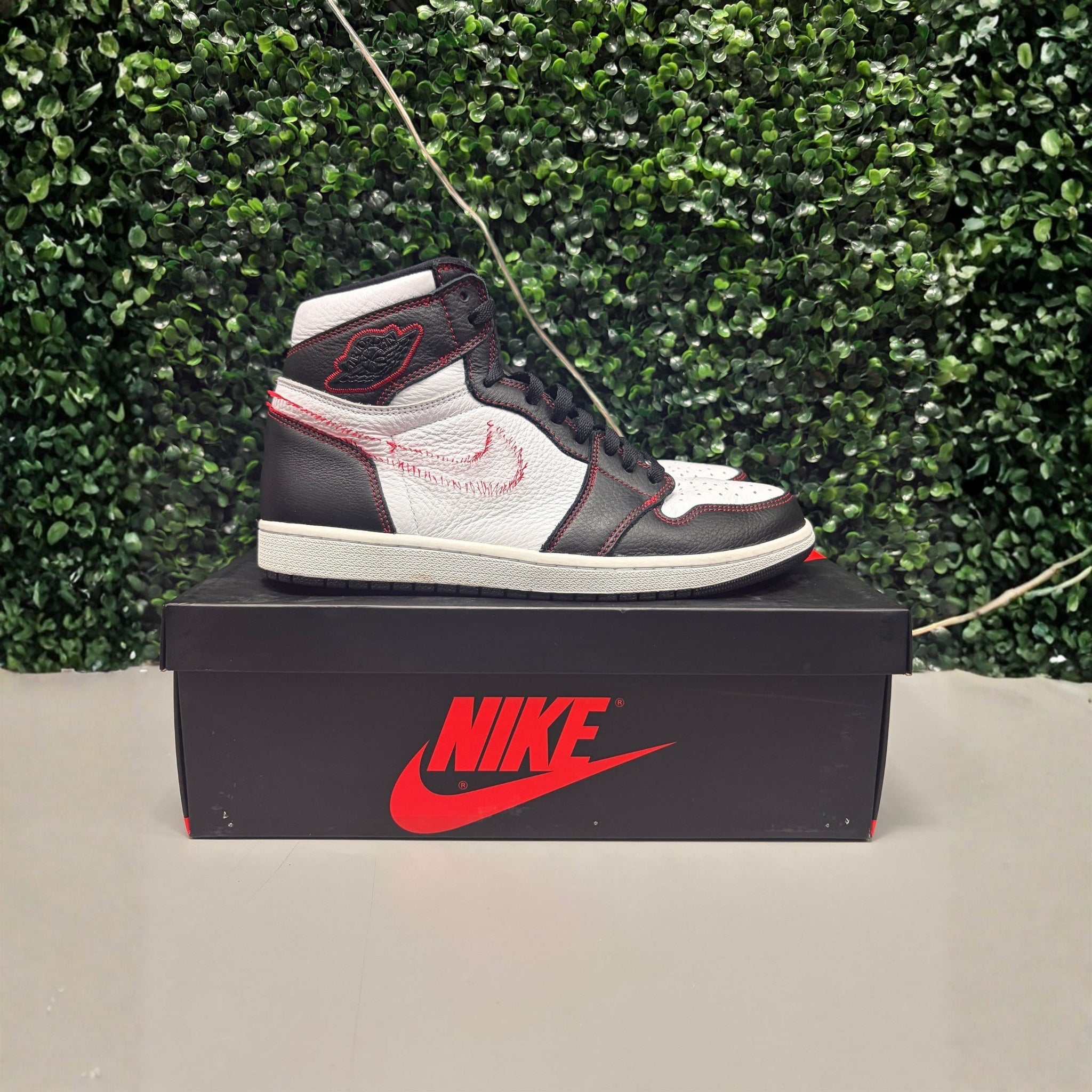 Jordan 1 Retro High "Defiant" Size 11 Preowned - Hype World