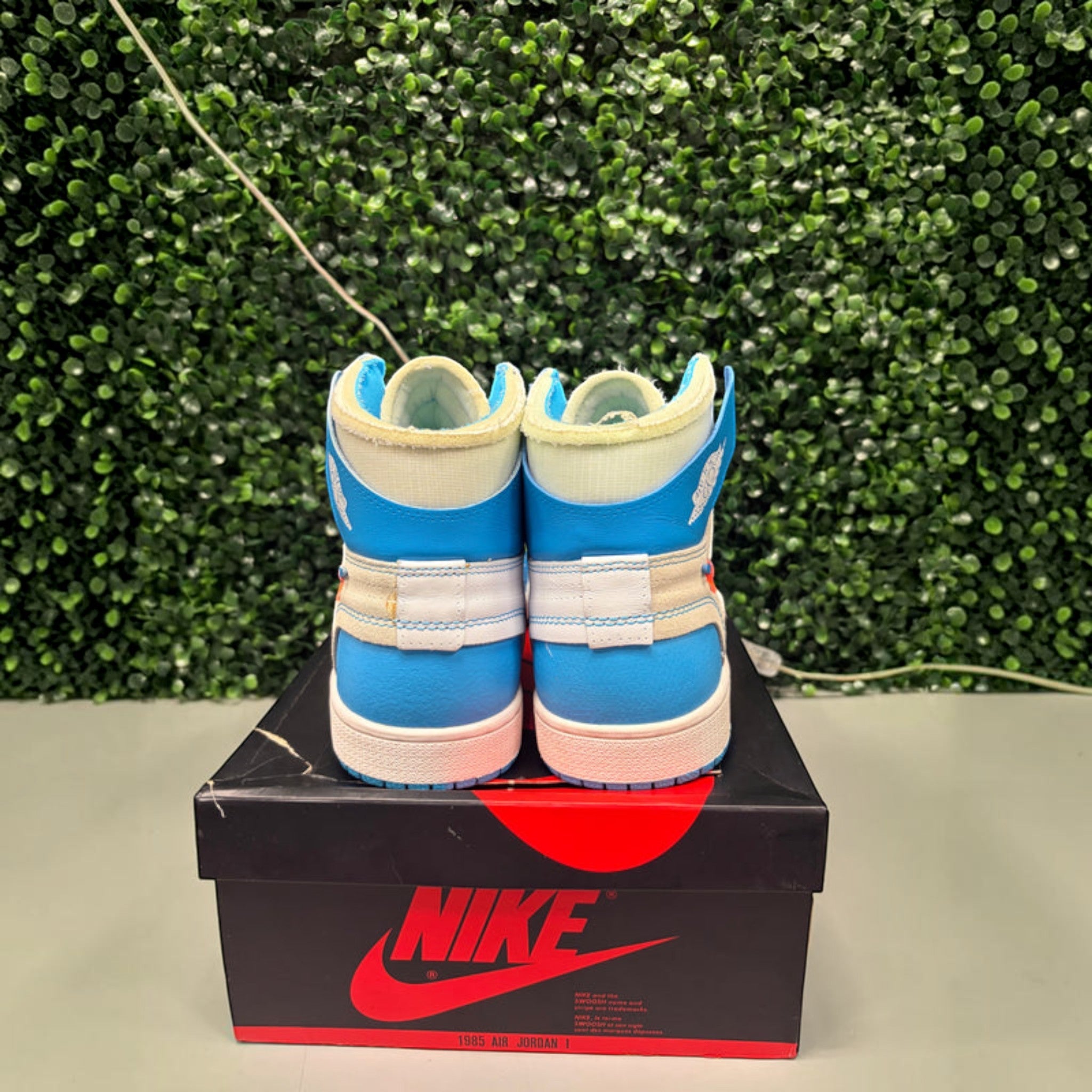 Jordan 1 Retro High Off-White "University Blue" Size 11 Preowned - Hype World