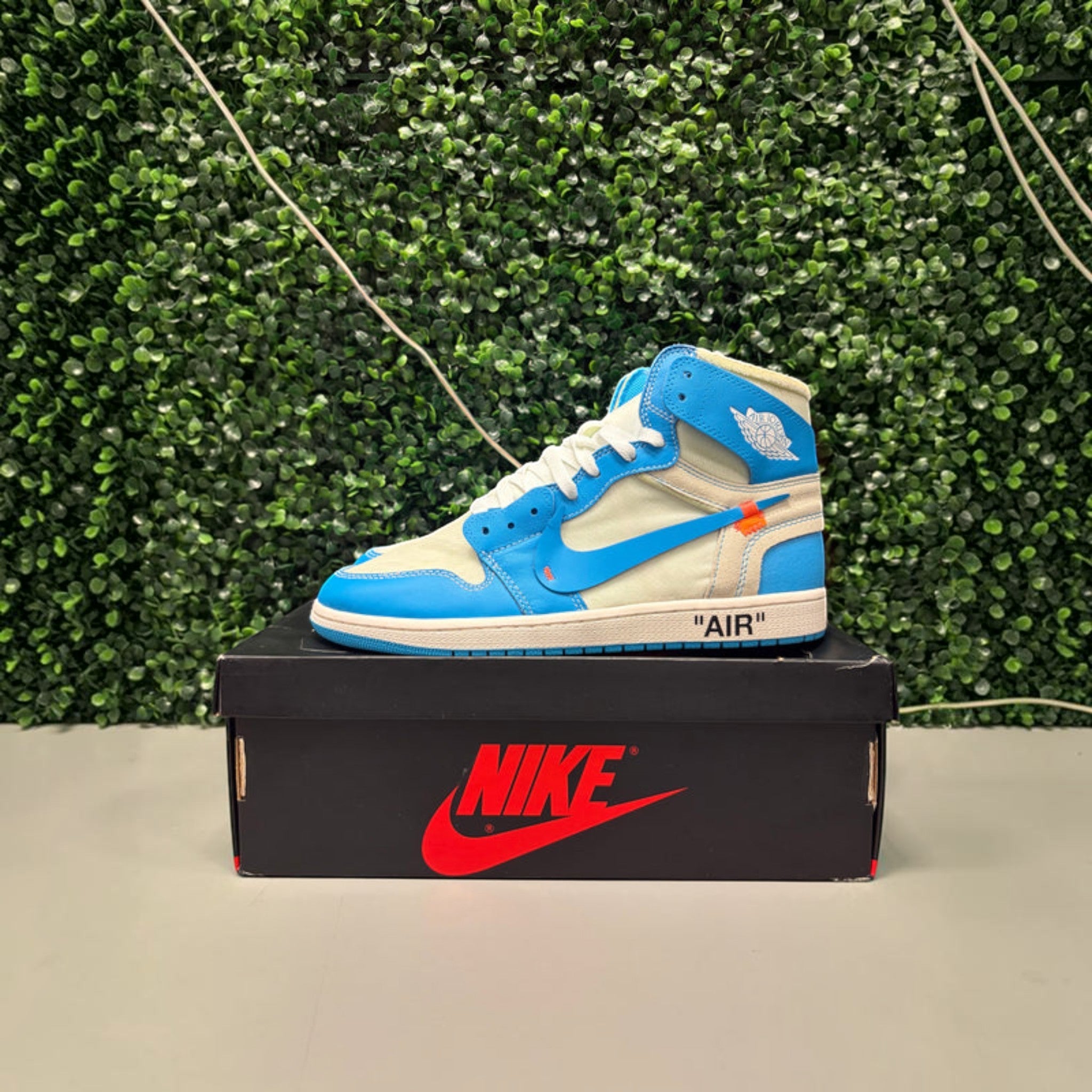 Jordan 1 Retro High Off-White "University Blue" Size 11 Preowned - Hype World