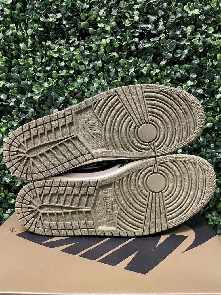 Jordan 1 Retro Low "Medium Olive" Size 13 Preowned - Hype World