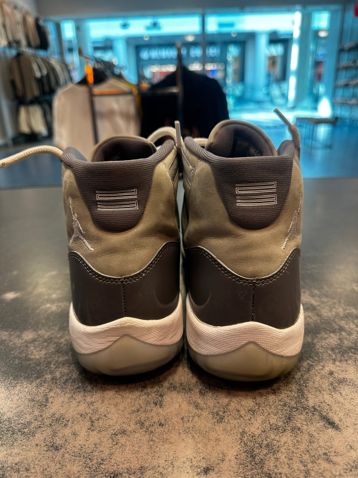 Jordan 11 "Cool Grey" Size 10.5 Preowned - Hype World