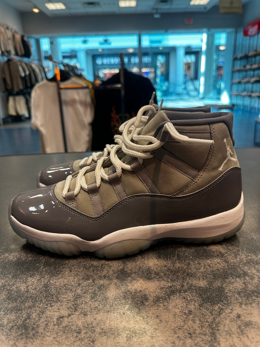 Jordan 11 "Cool Grey" Size 10.5 Preowned - Hype World