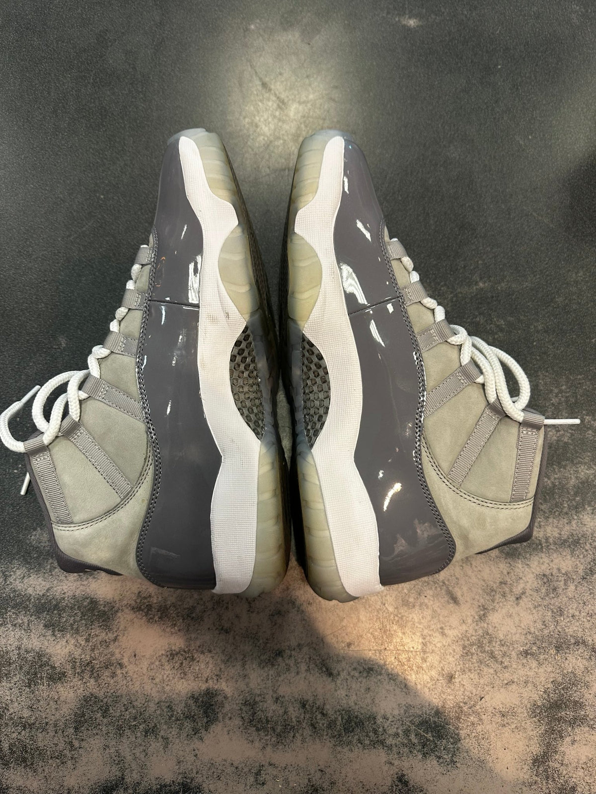 Jordan 11 "Cool Grey" Size 10.5 Preowned - Hype World