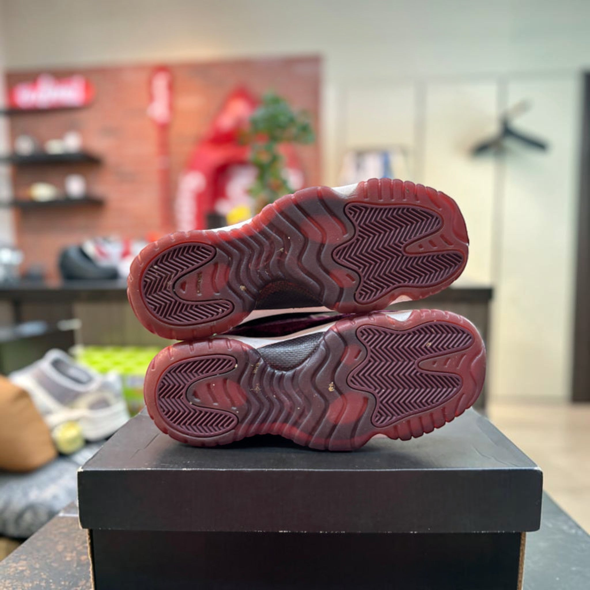 Jordan 11 "Heiress Night Maroon" Preowned Size 7Y - Hype World