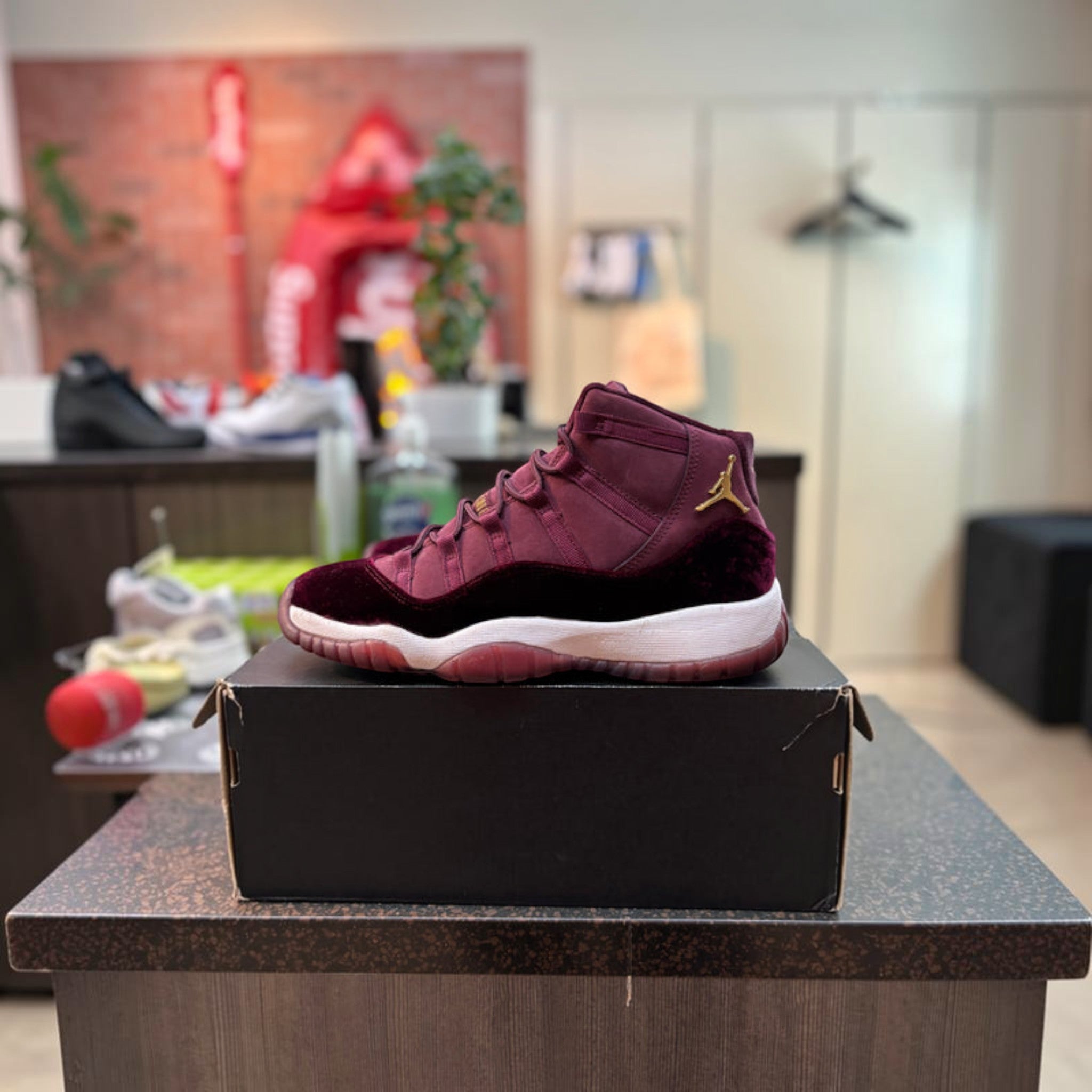 Jordan 11 "Heiress Night Maroon" Preowned Size 7Y - Hype World