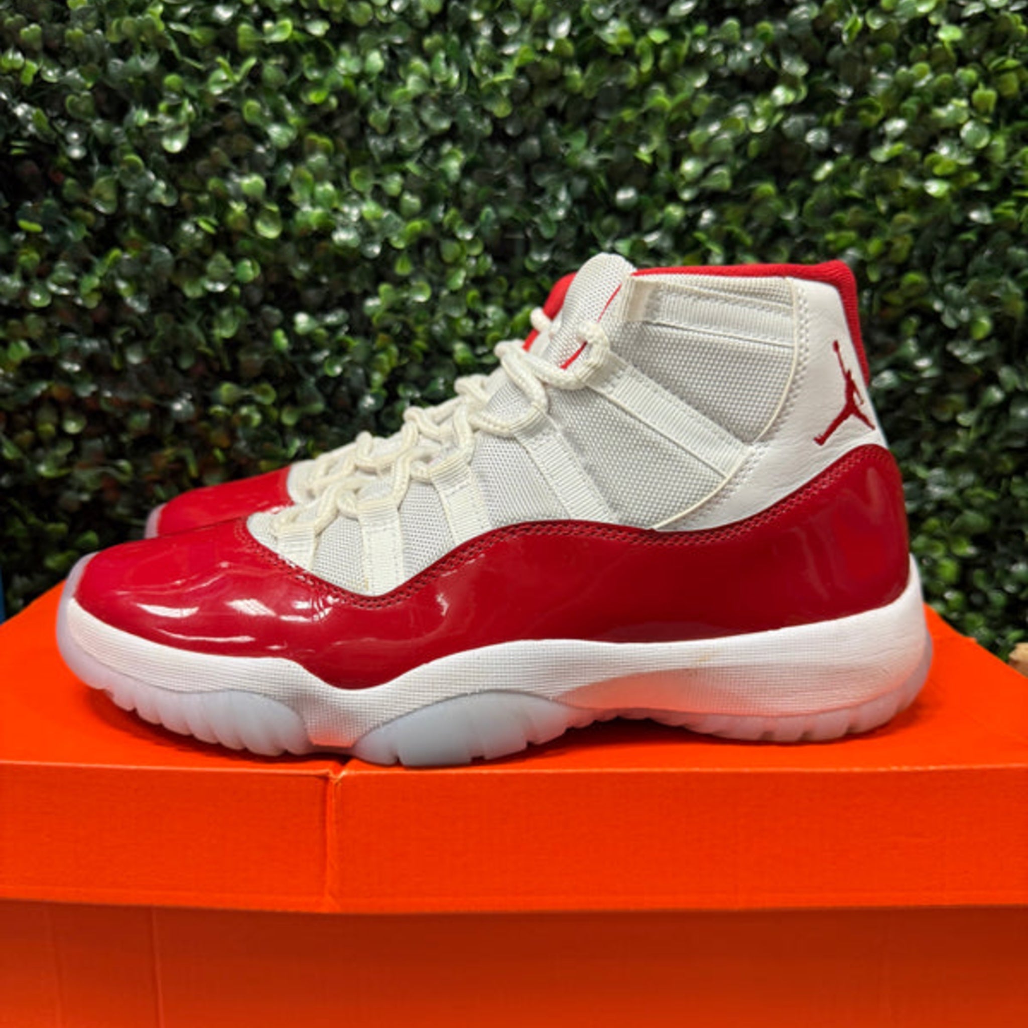 Jordan 11 High "Cherry" Size 8.5 Preowned - Hype World