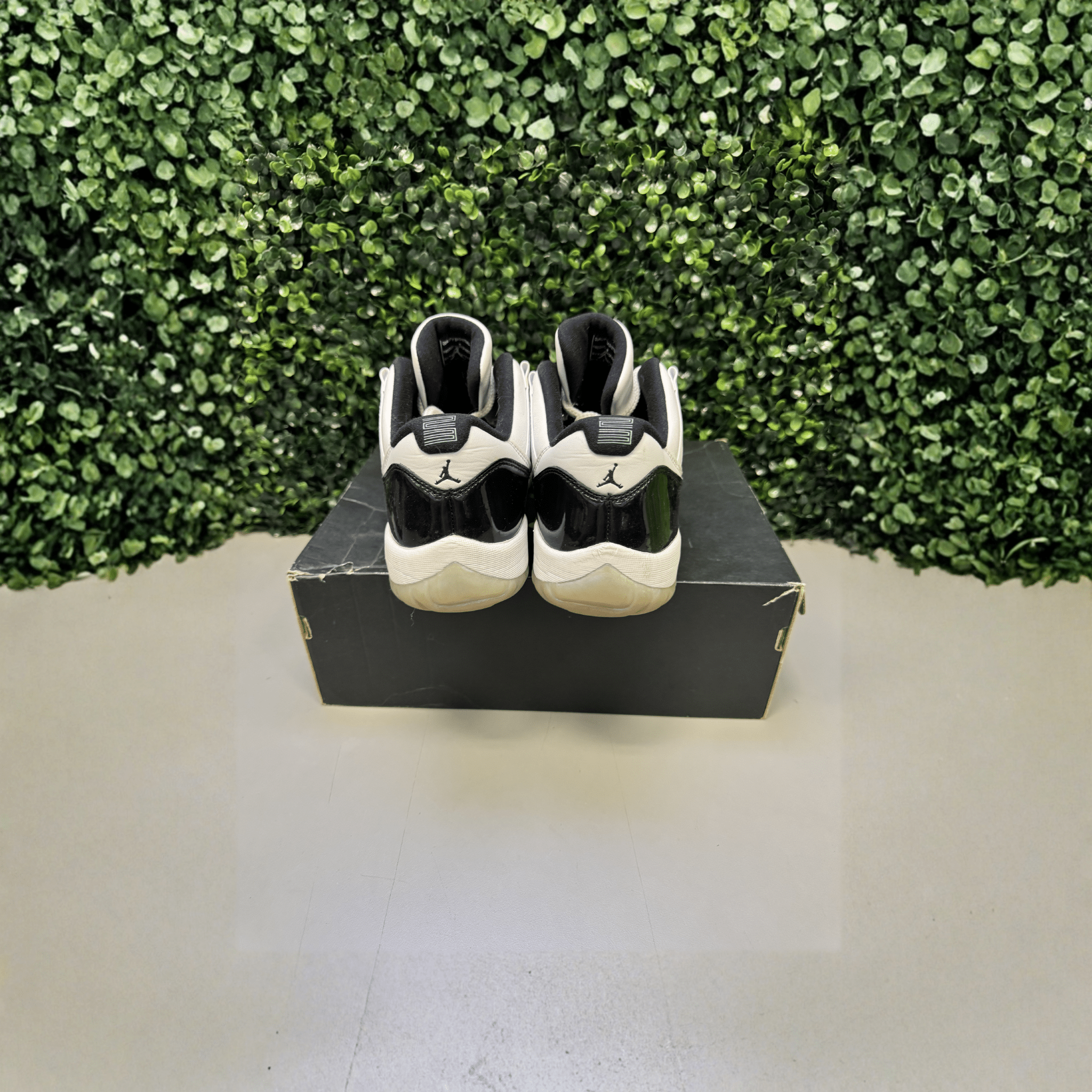 Jordan 11 Low "Iridescent" Size 11 Preowned - Hype World