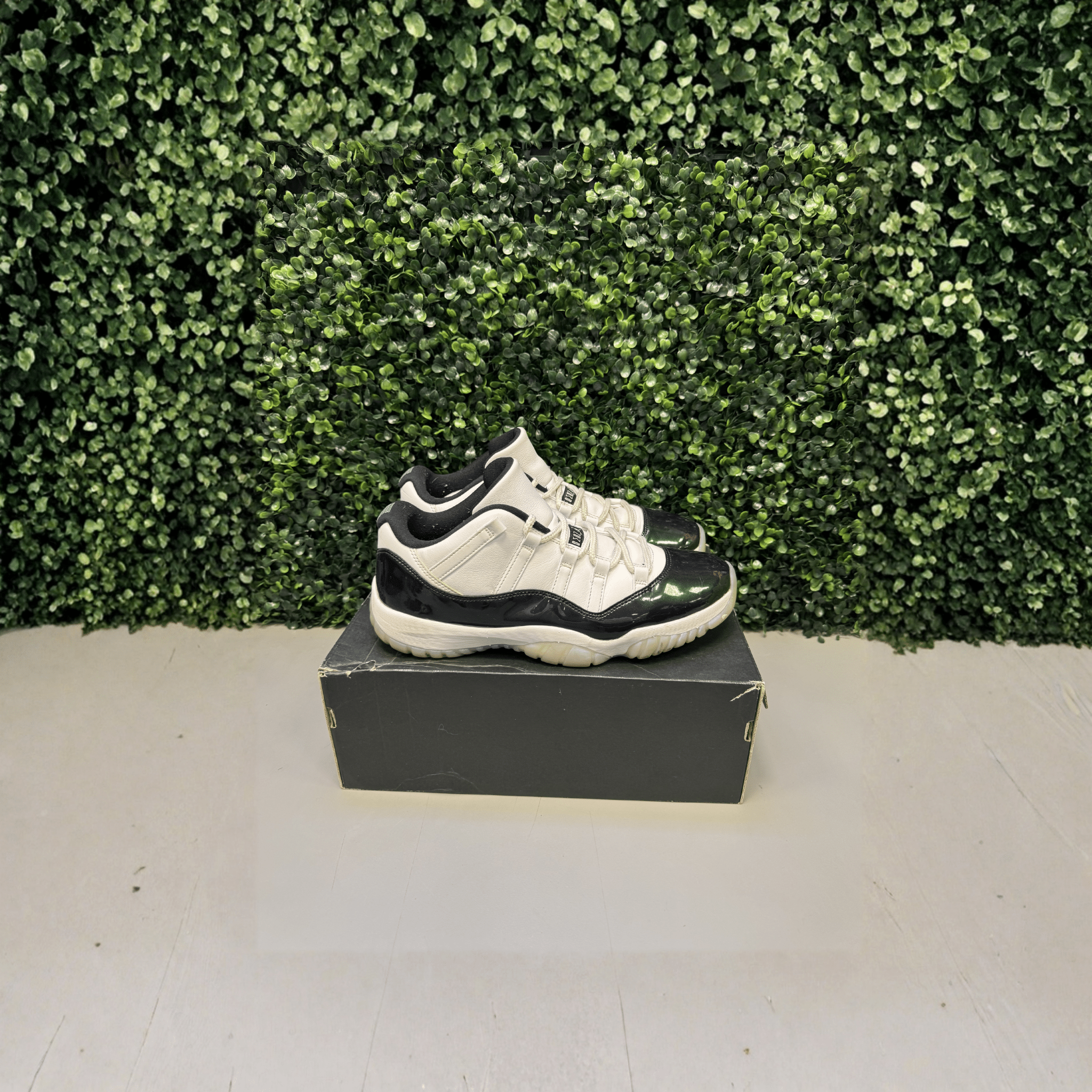 Jordan 11 Low "Iridescent" Size 11 Preowned - Hype World